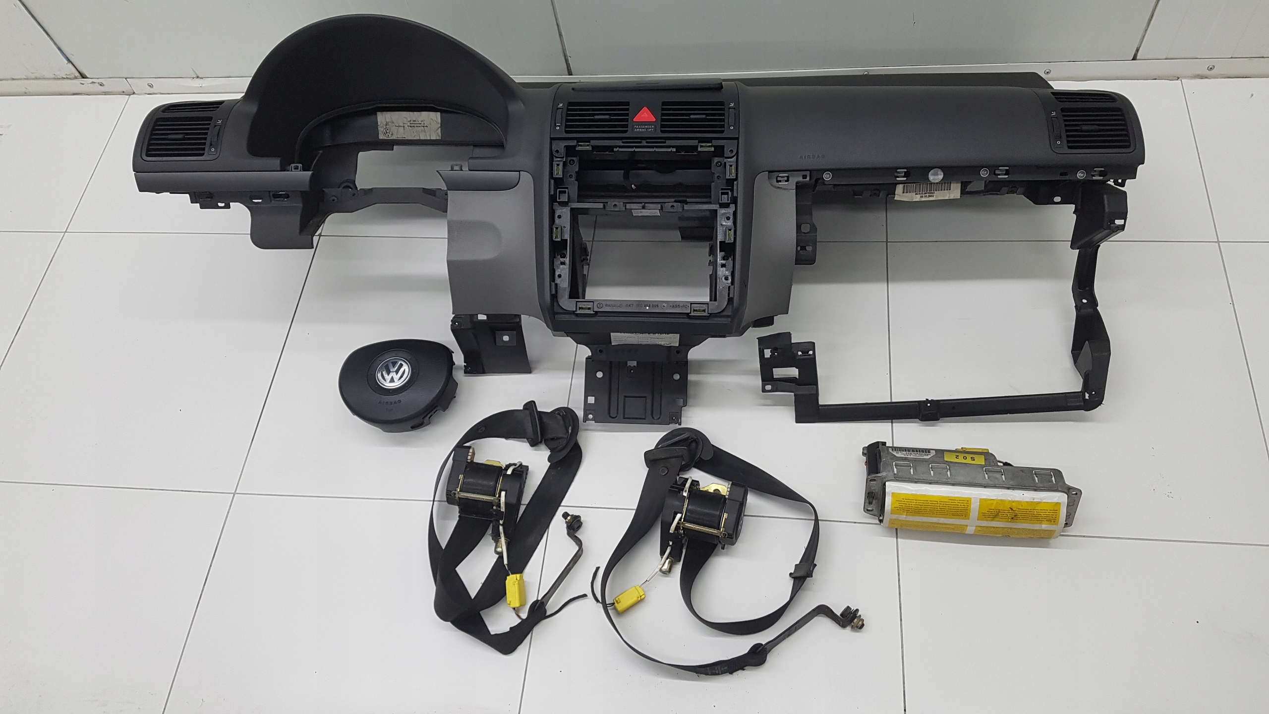 dashboard instrument panel VOLKSWAGEN TOURAN 1