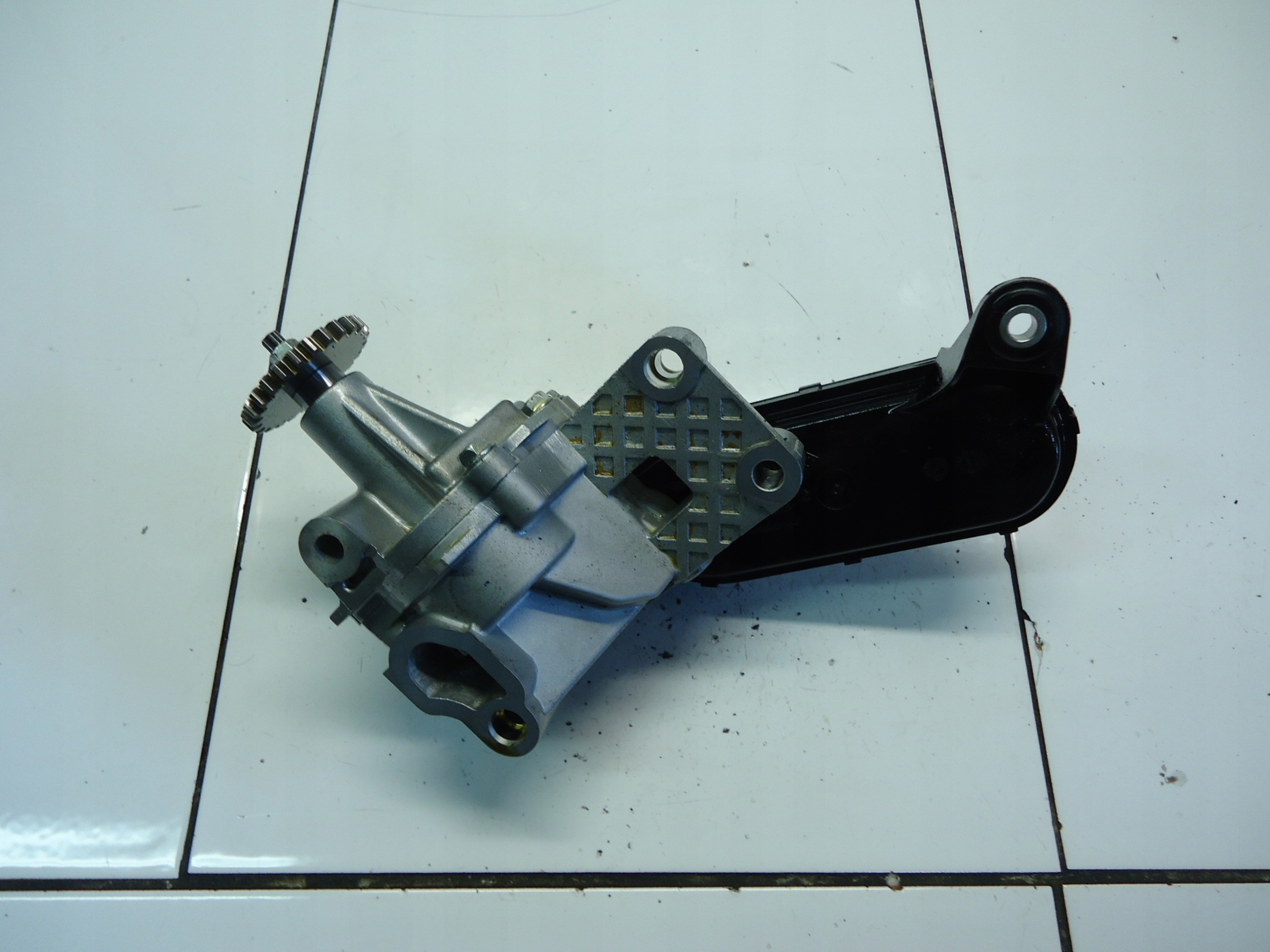 RENAULT ARKANA H4MC632 1.6 E-TECH oil pump