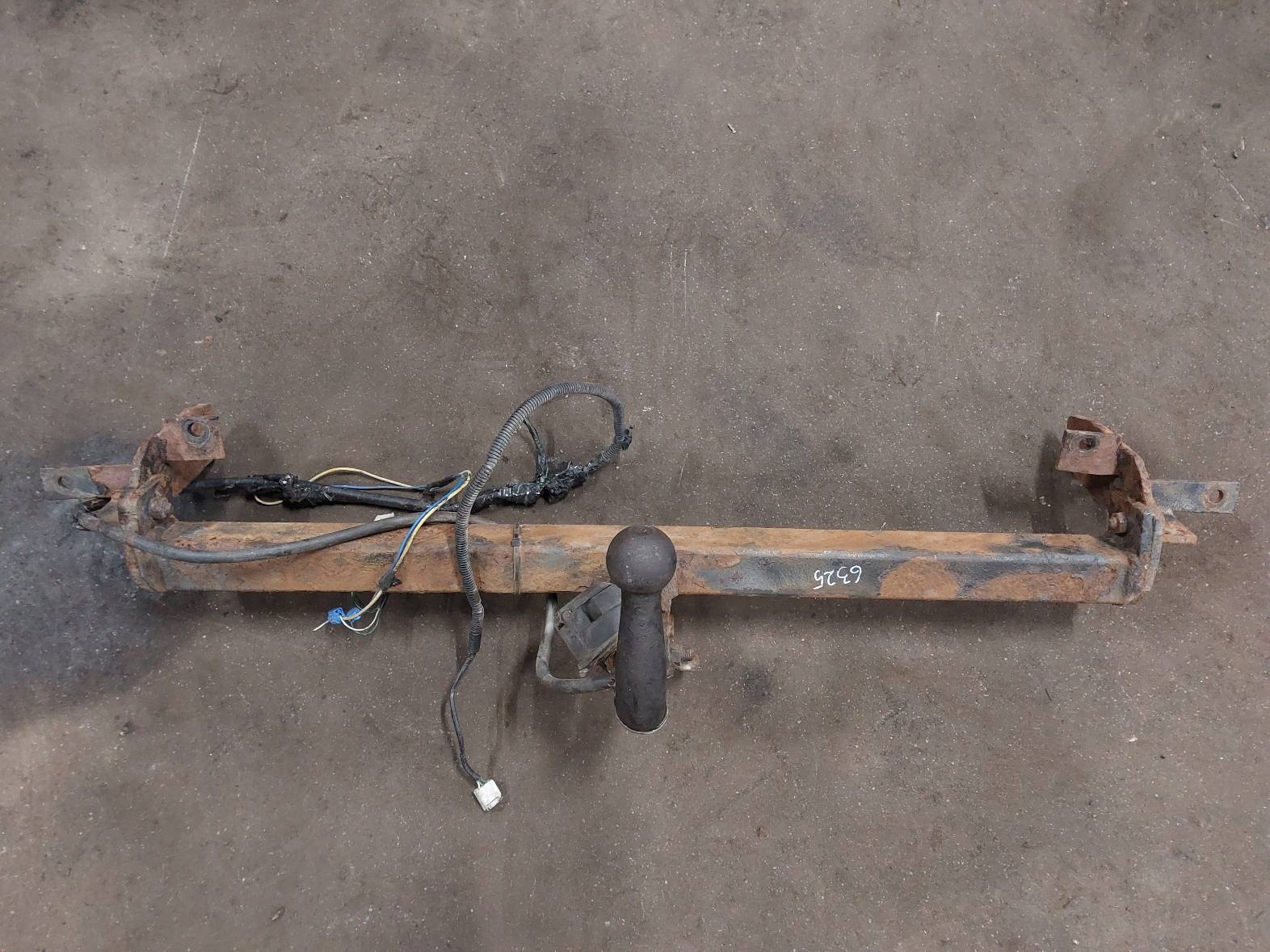 tow does not have TABLICZKI + bundle TOYOTA COROLLA E11 LIFT HB 5D