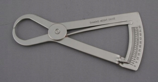 Přístroj na měření hmotnosti diamantů