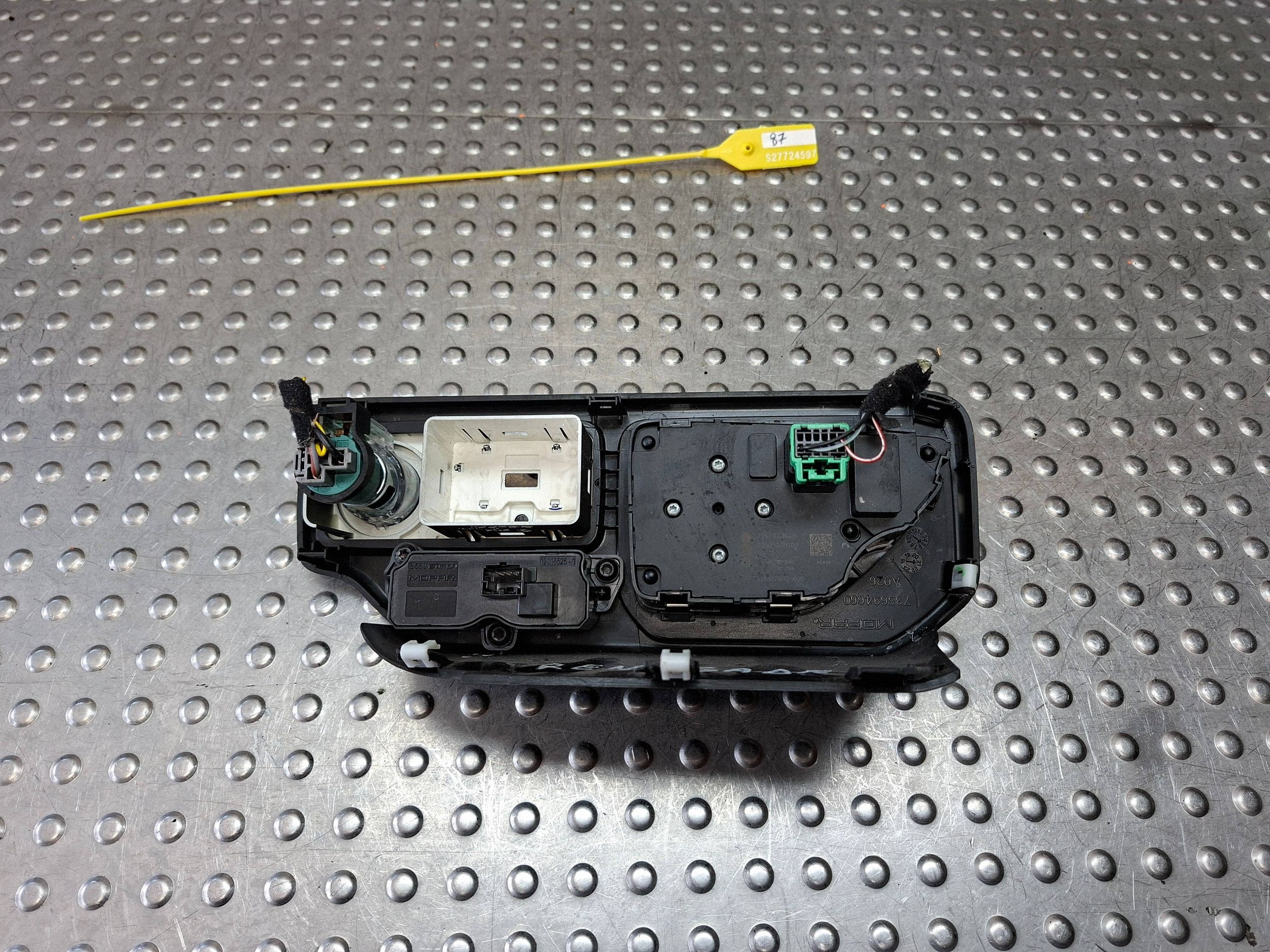 PANEL ovladačů JEEP COMPASS II 17-20 7357378960