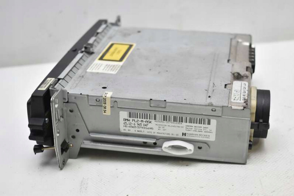 RADIO radio player display running board 6965047 BMW E90 E91 04-10