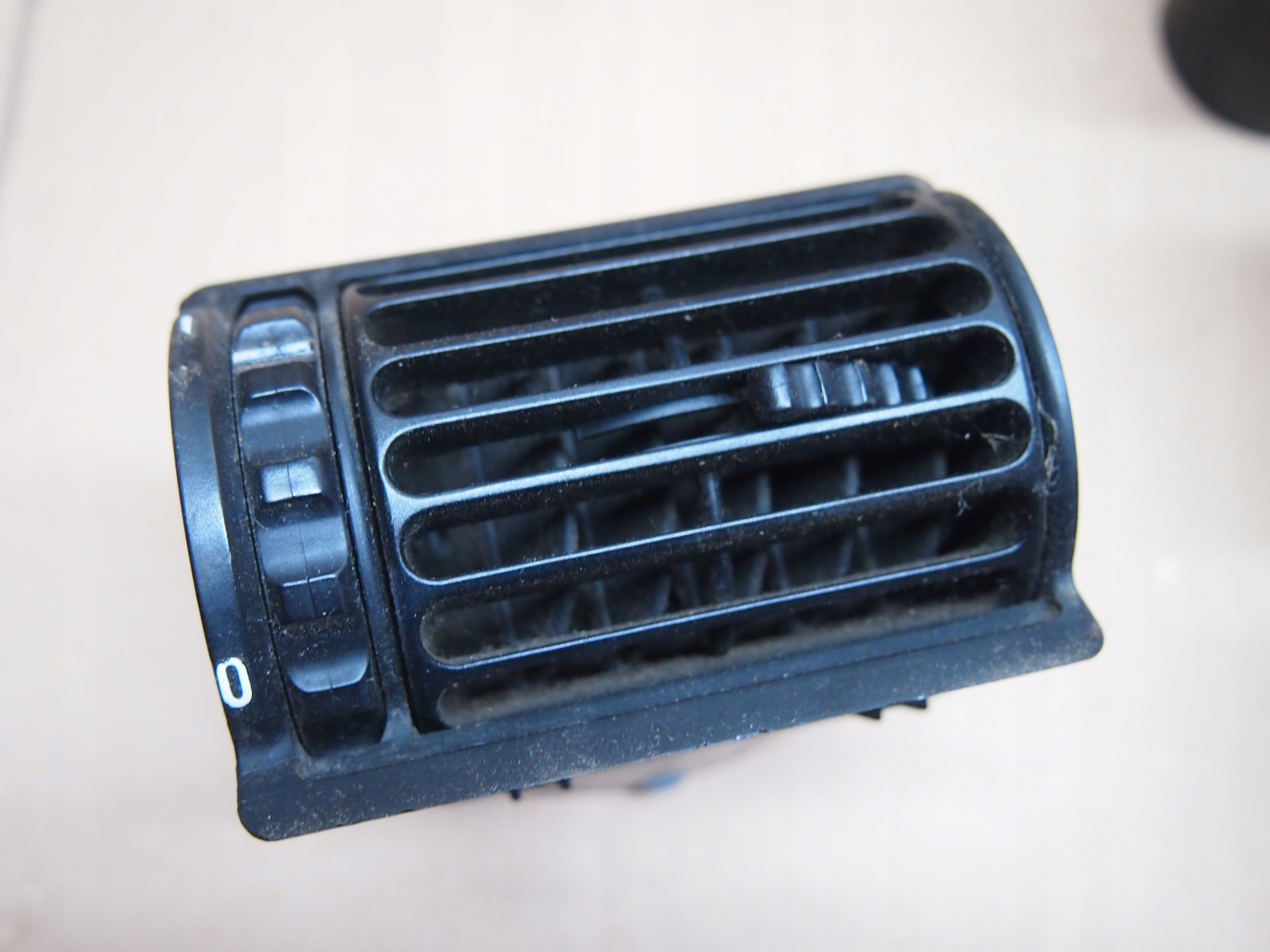 BMW E30 Kratka nawiewu z deski lewa