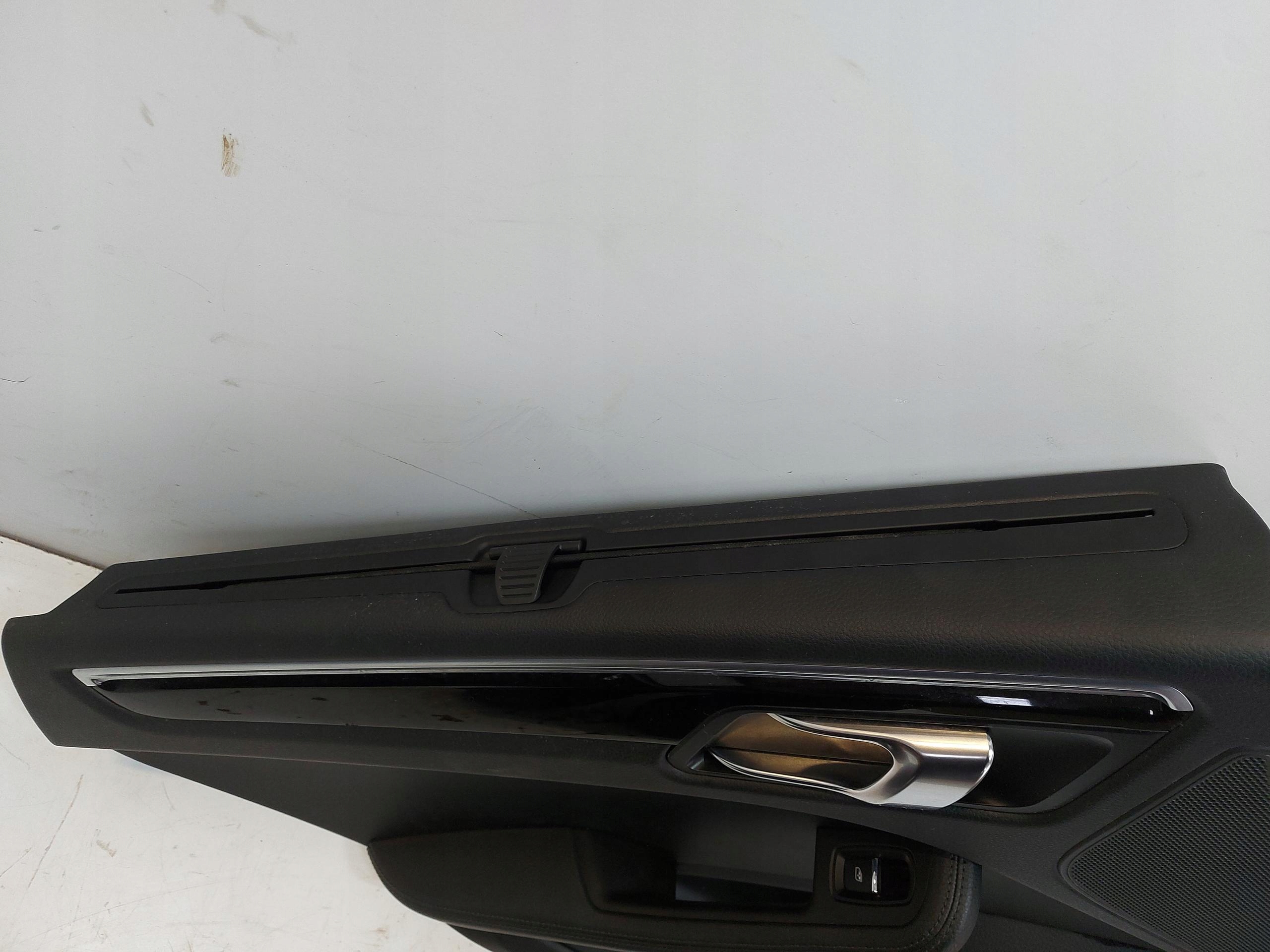 Porsche Macan 95B upholstery side door left rear part blinds