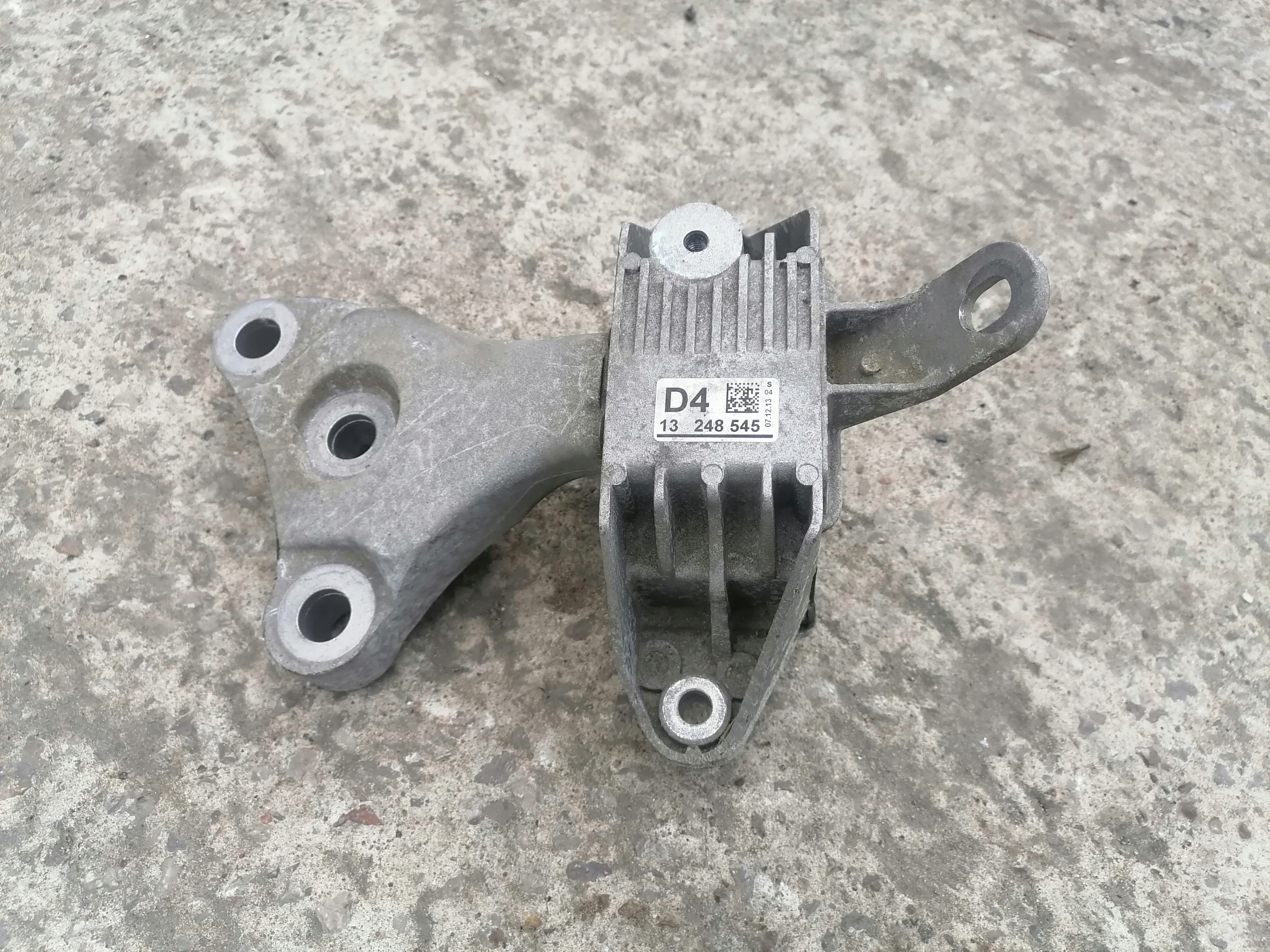 OPEL ASTRA IV J 2.0 13248545 holder engine mount