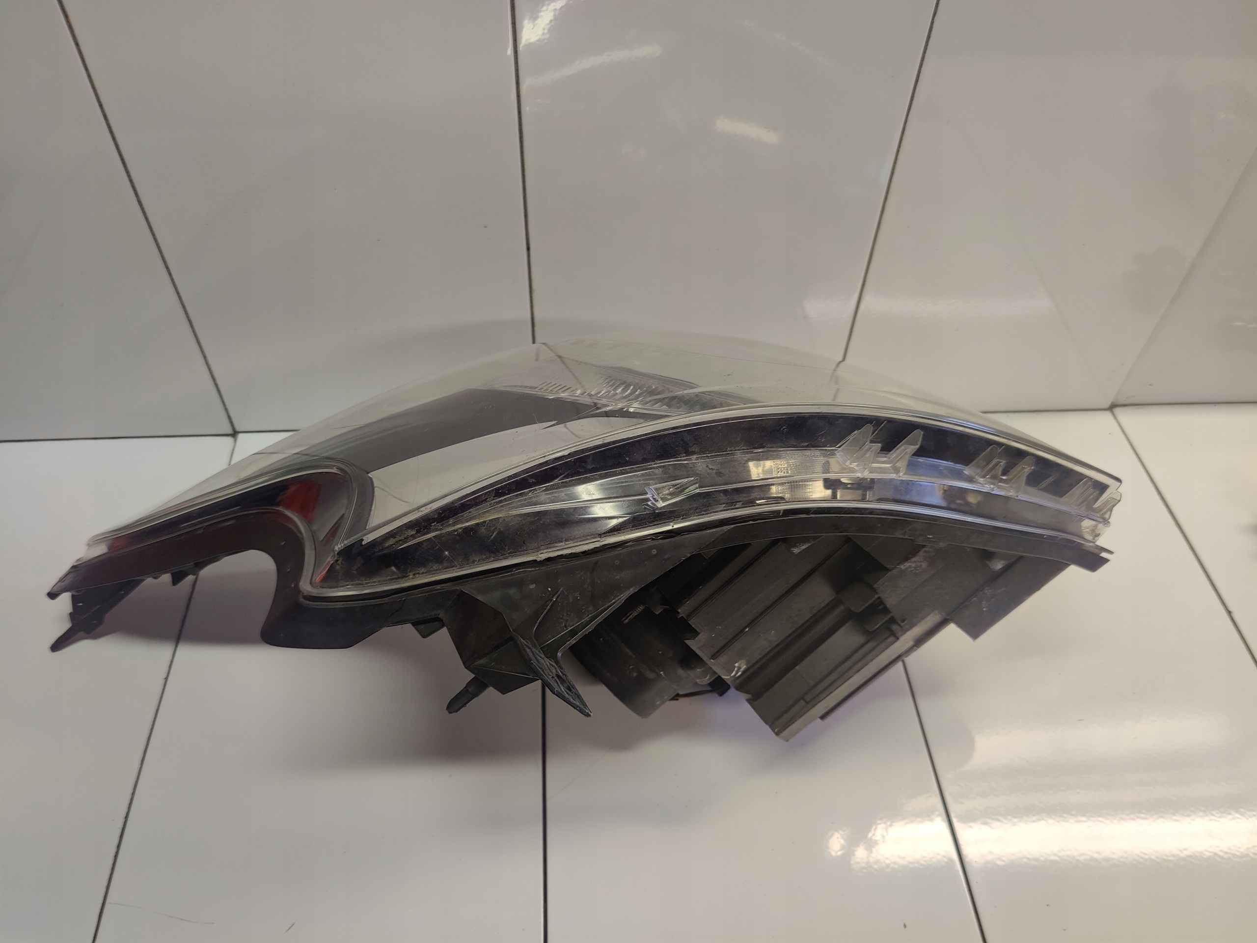 RENAULT TRAFIC III OPEL VIVARO B light right front 260101200R 1LE011565-08