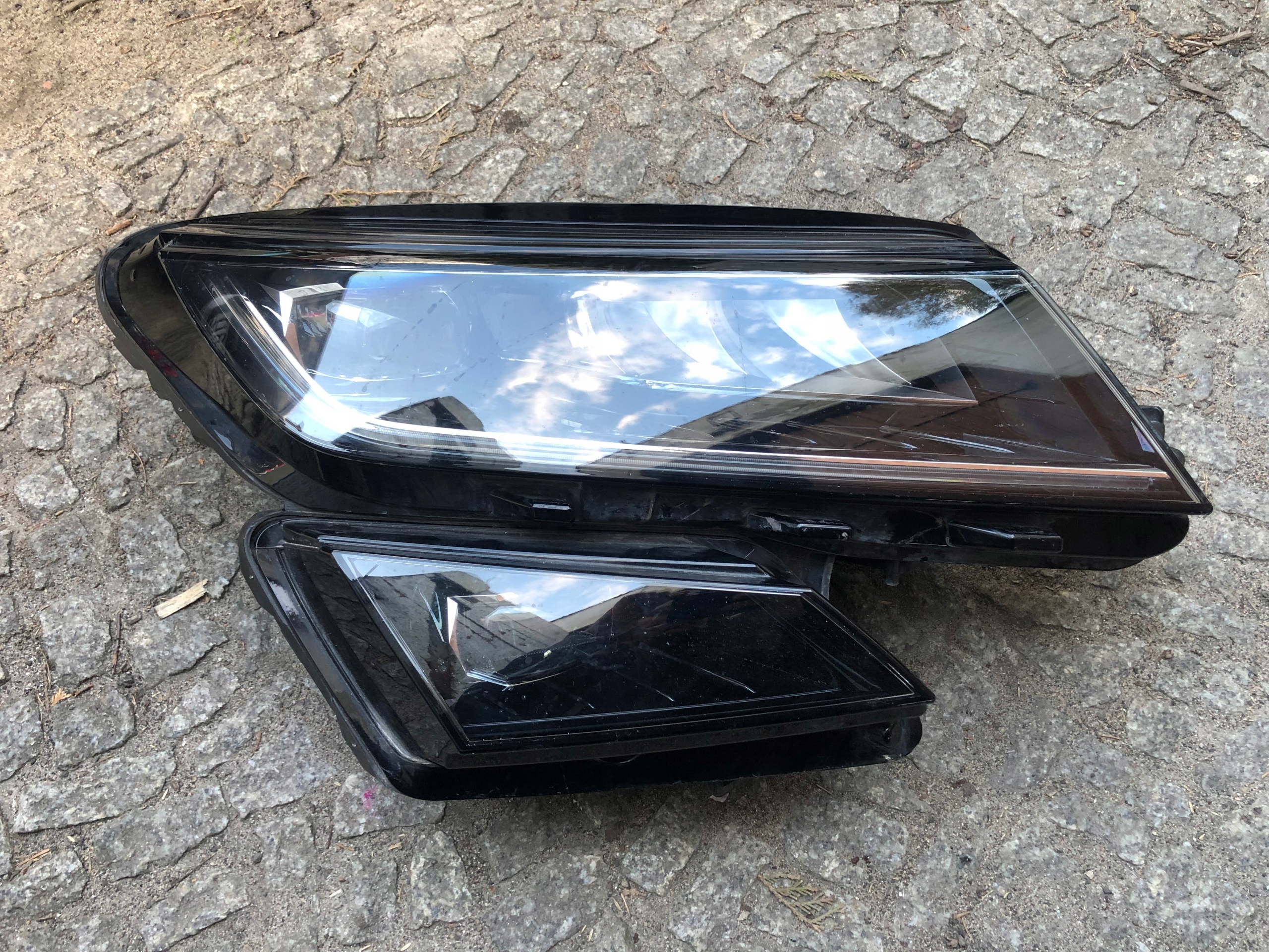 SKODA KODIAQ LED LAMPA PRAWA PRZÓD