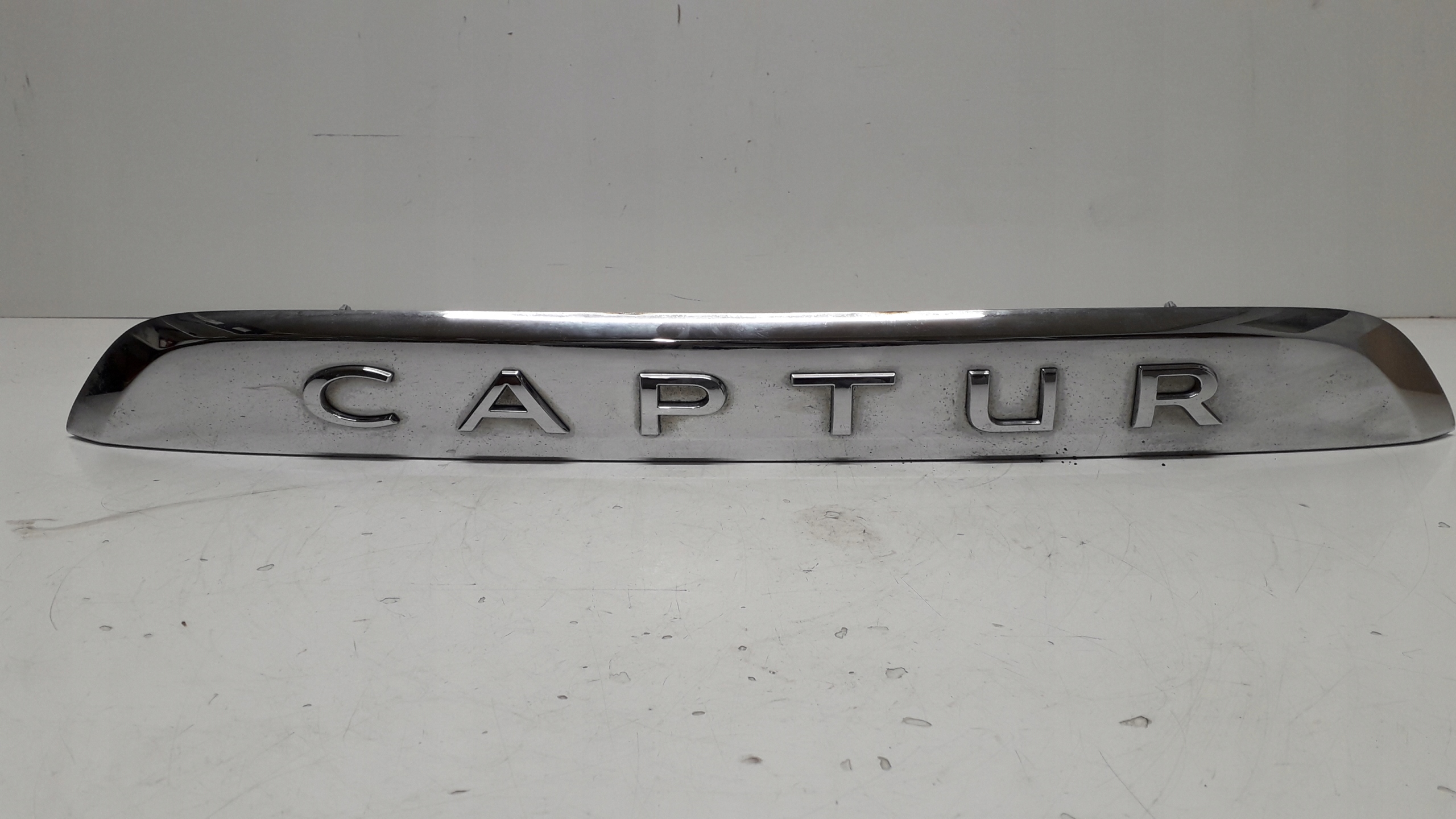 848101082R- - RENAULT CAPTUR BLENDA ЗАКРЫЛКИ ХРОМ ПОД КАМЕРУ