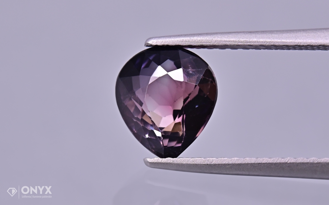 Turmalín fasetovaný slza 8x7,5 mm