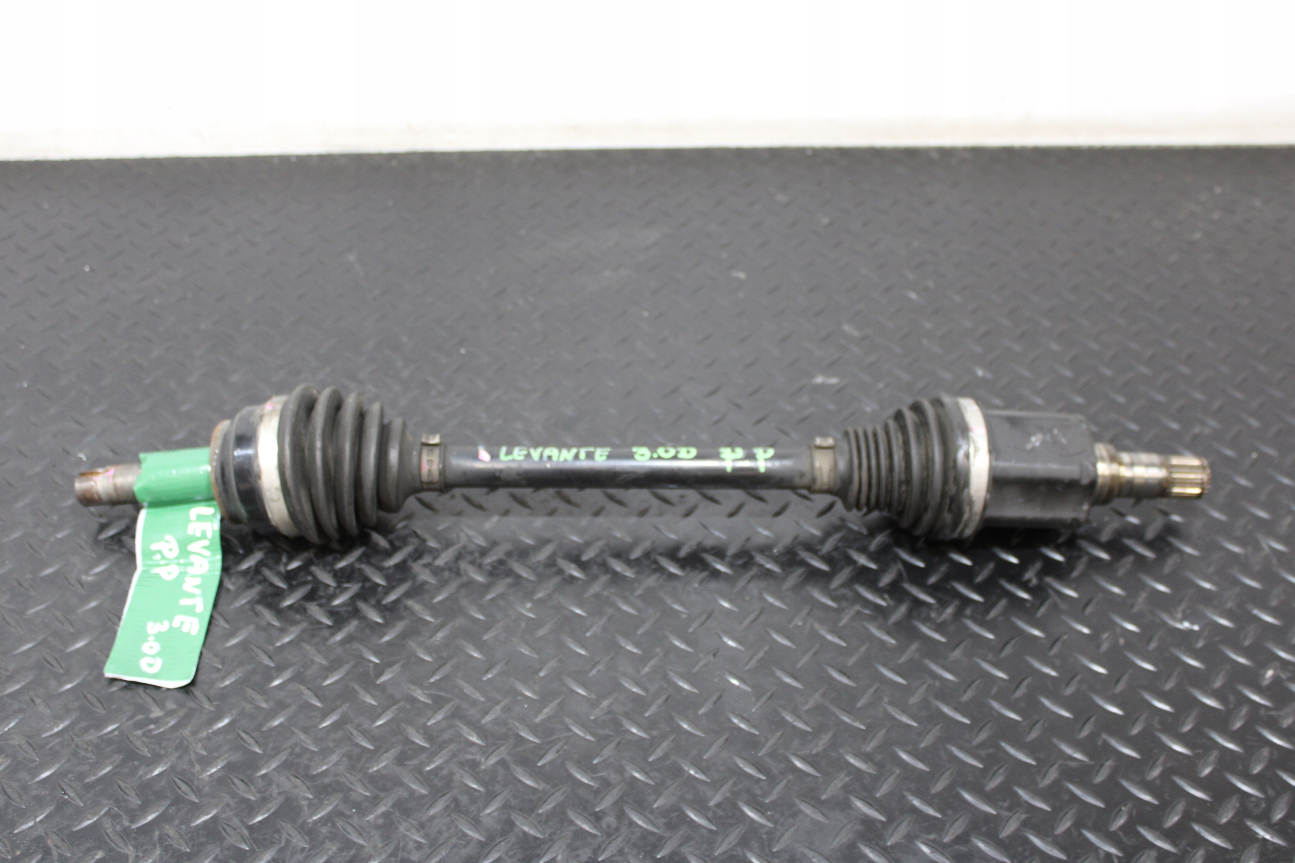 semi-axis semi-axis right front MASERATI LEVANTE M161