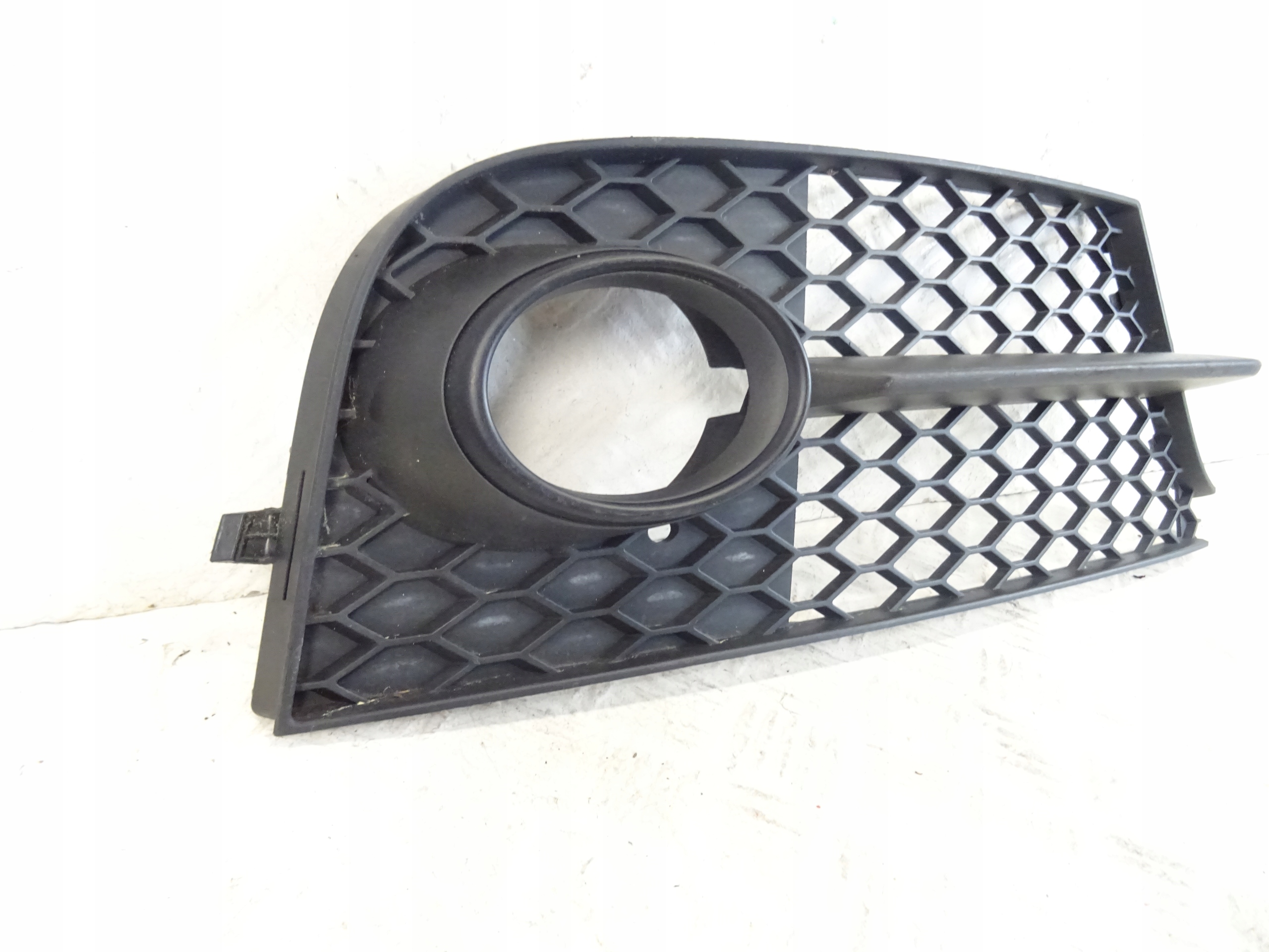 grid of a bumper front front right AUDI Q5 8J S-LINE 8J0807682H