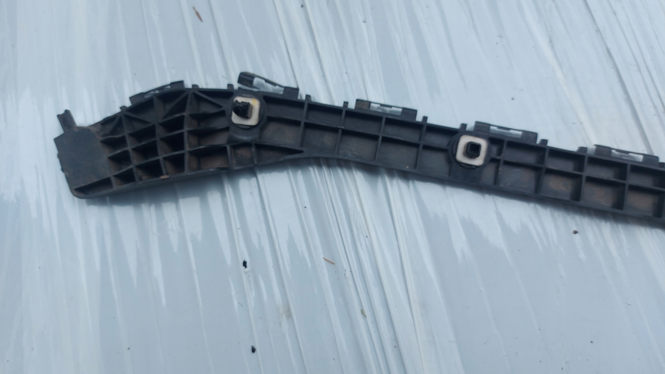 bumper bracket right rear part TOYOTA AURIS II KOMBI 12