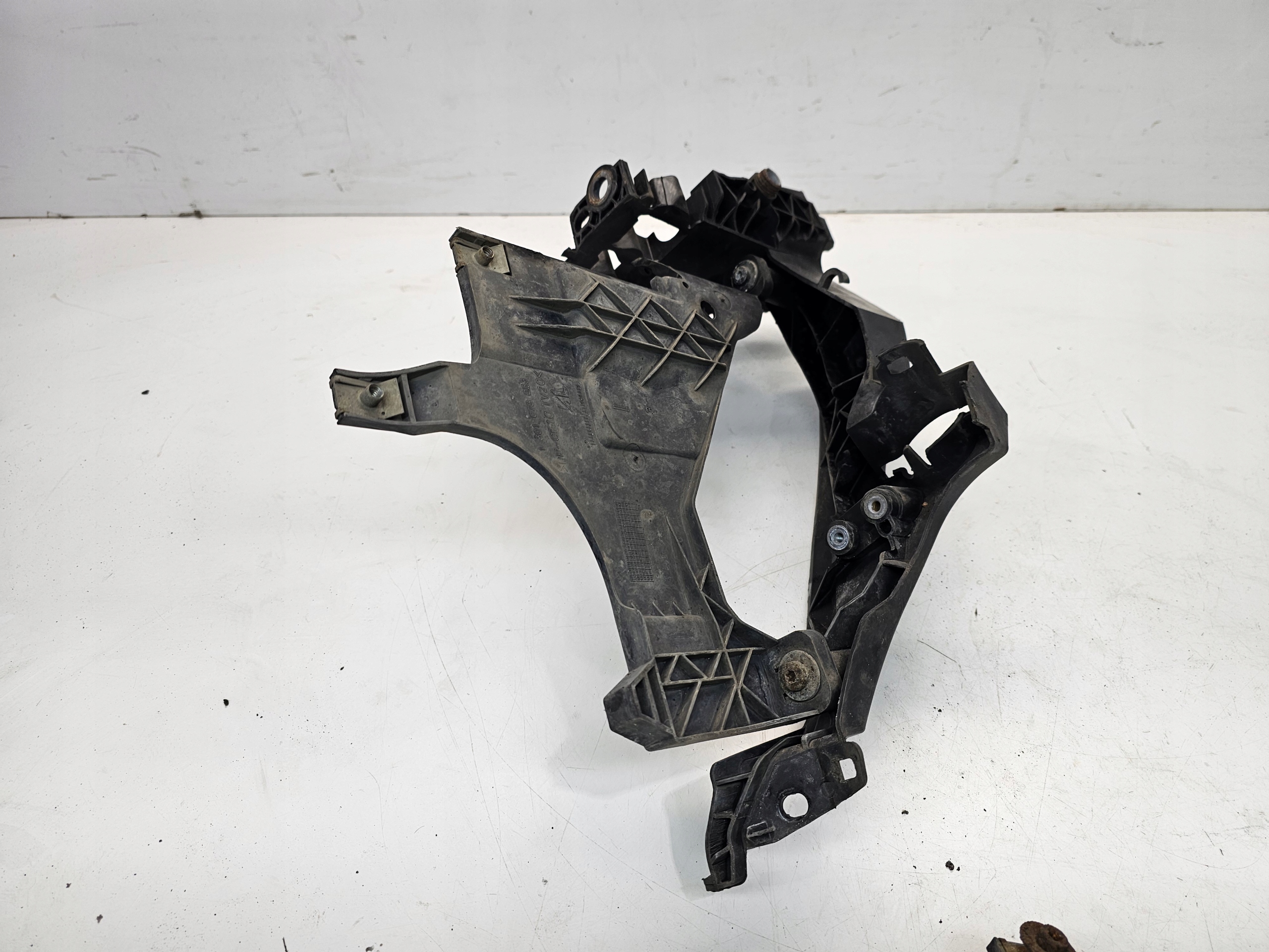 support REFLEKTORA left AUDI A4 B8 LIFT 8K0805607B