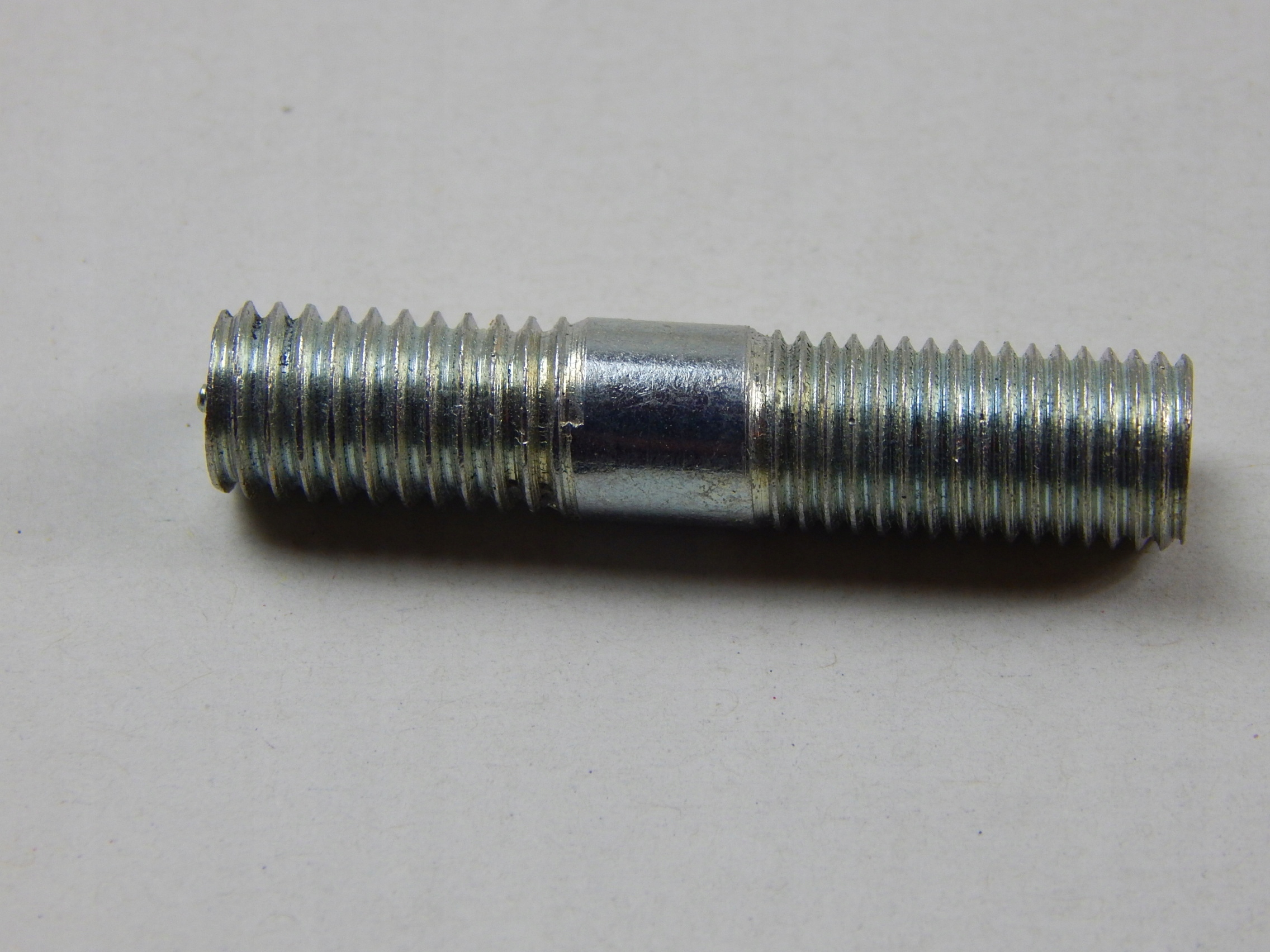 Szpilka M8X38 Gaźnik Dyfer Cylinder K-750 Dniepr