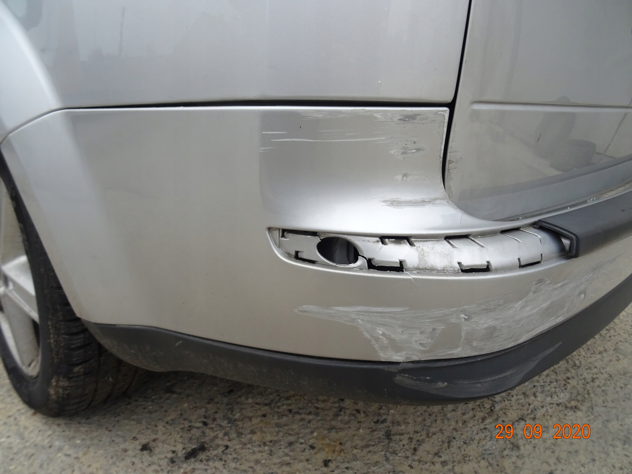 ZDERZAK TYLNY TYŁ FORD FOCUS MK2 KOMBI 03 Producent części Ford OE