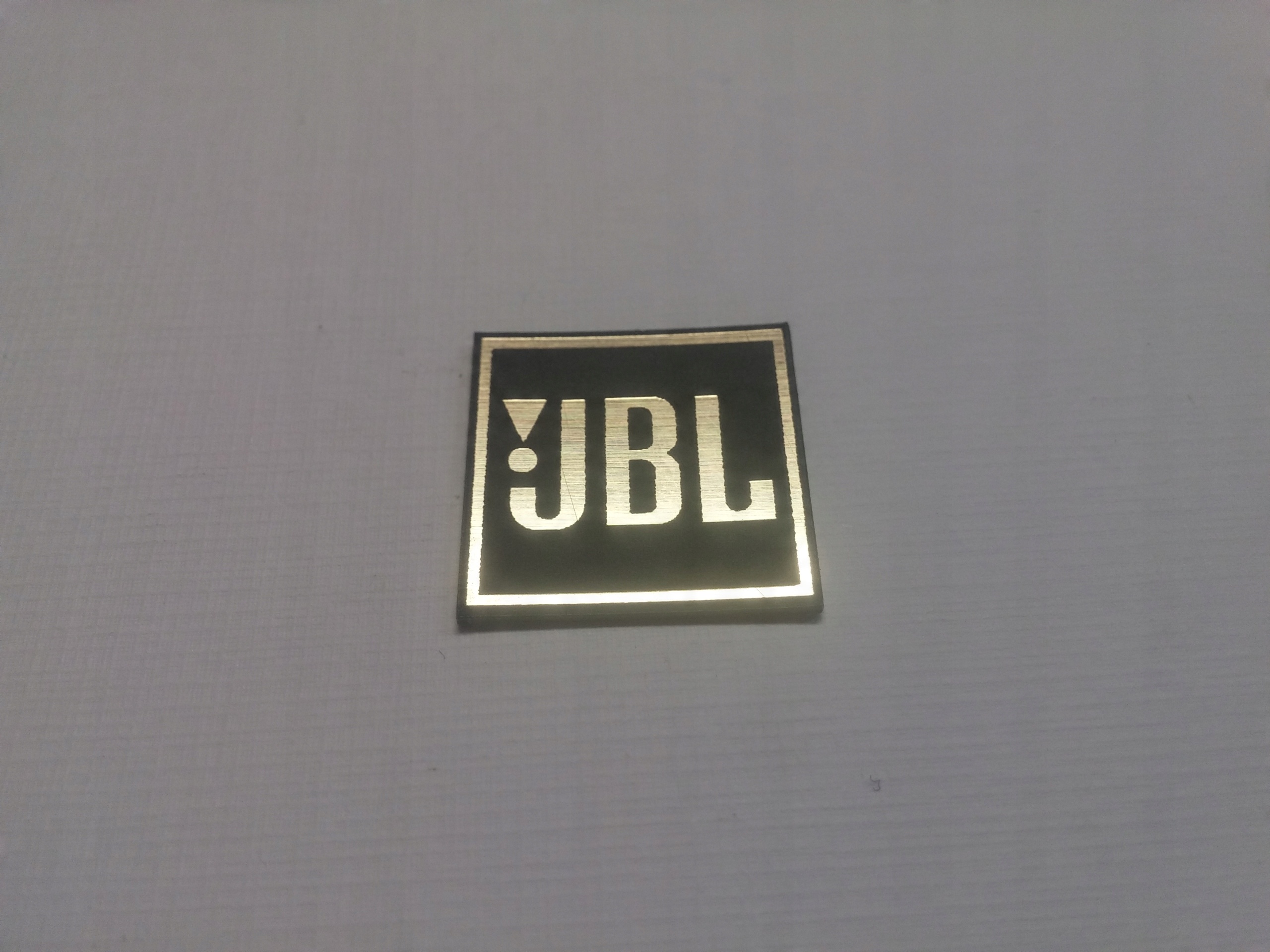 

Jbl naklejka emblemat 19 x 19 mm *złota