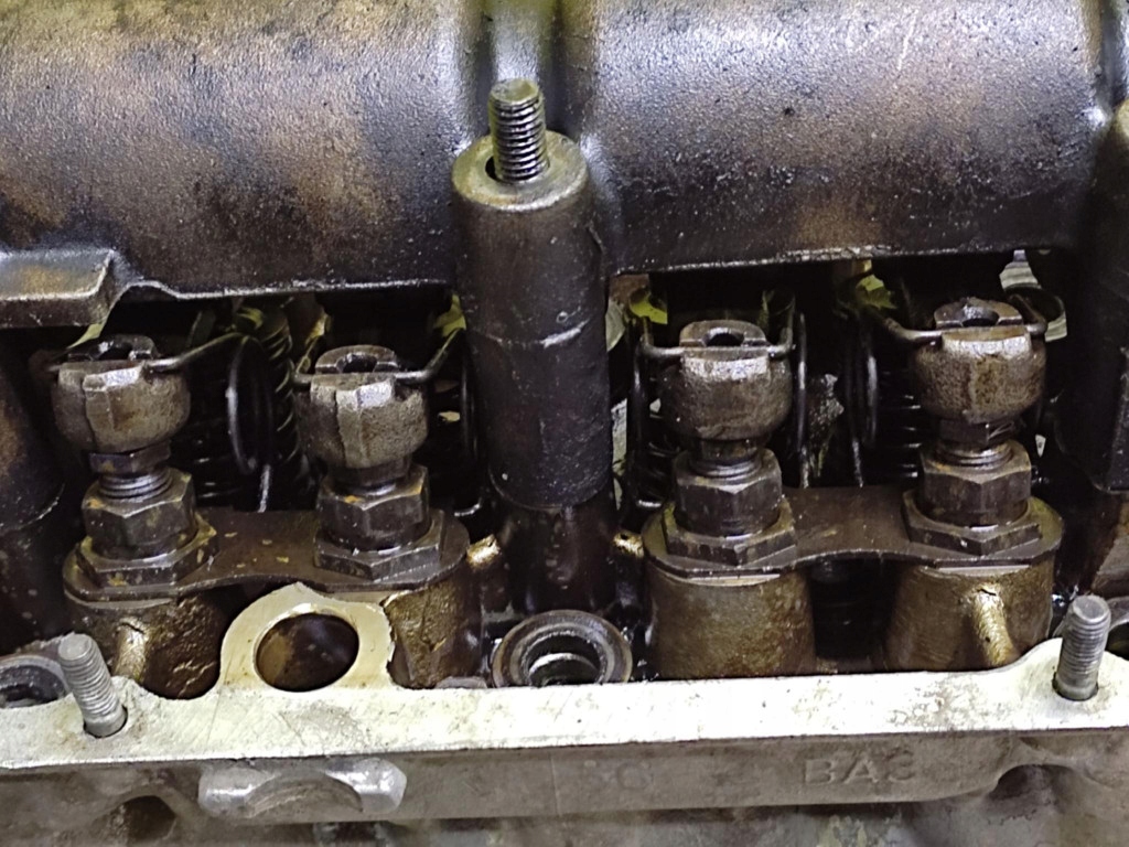 LADA NIVA 1.7 hlava MOTORU 21011100301510