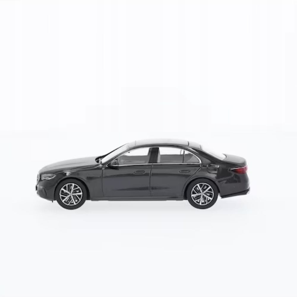 MODELIK MERCEDES-BENZ E KLASA SEDAN W214 B66961116 Producent Mercedes-Benz OE