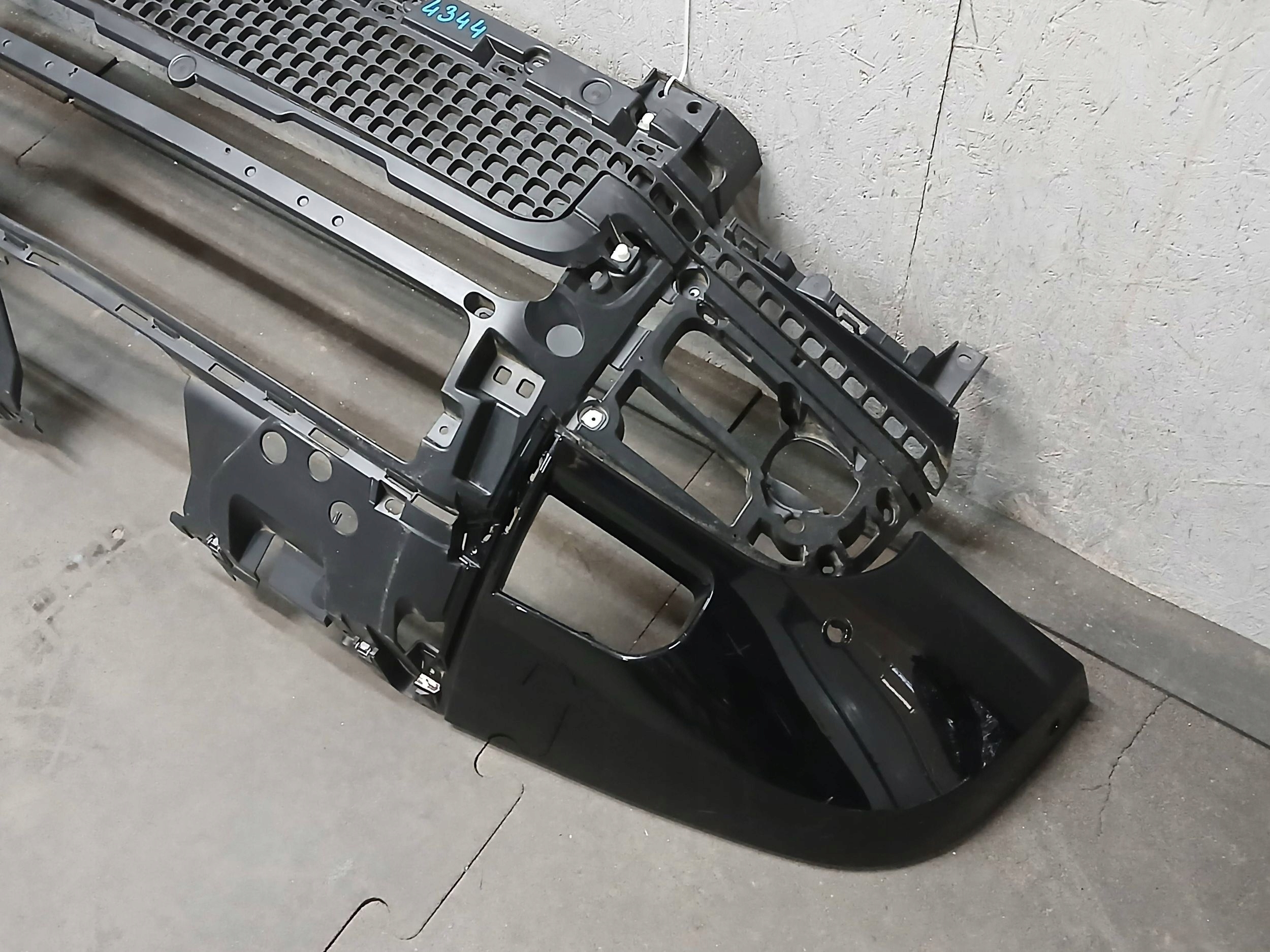 bumper front LAND ROVER DEFENDER II 2 20- L663