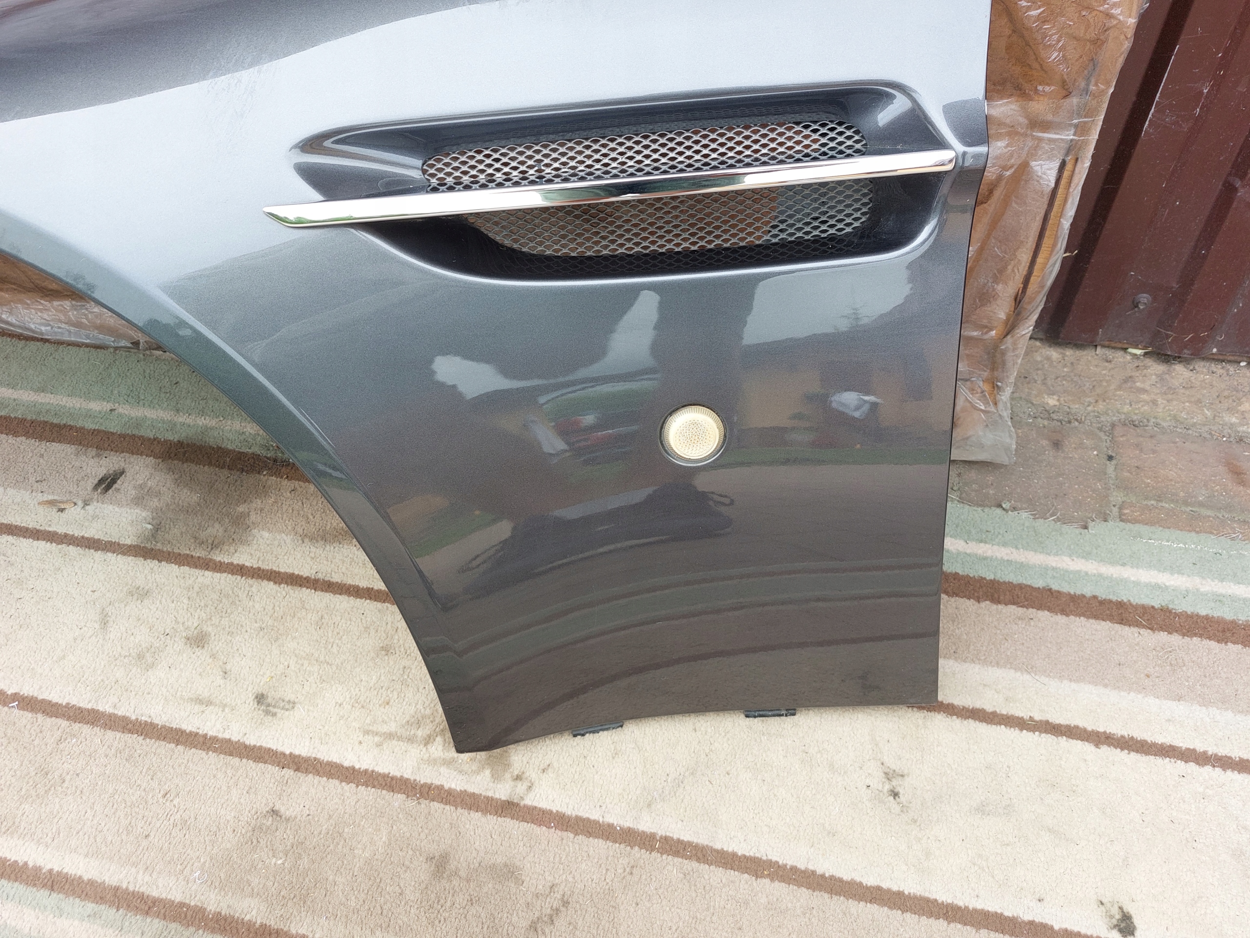 fender left front ASTON MARTIN VANTAGE 17r grey METEORITE SILVER