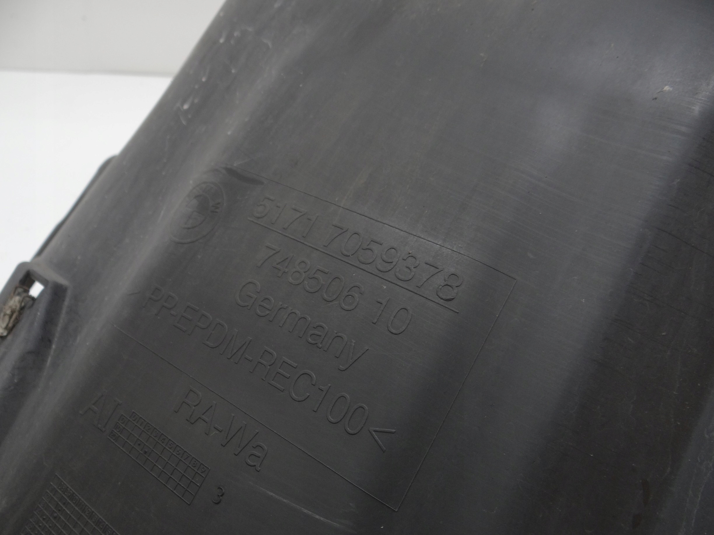 mudguard right front BMW E90 E91 LCI M PAKIET 7059378 (17245660)