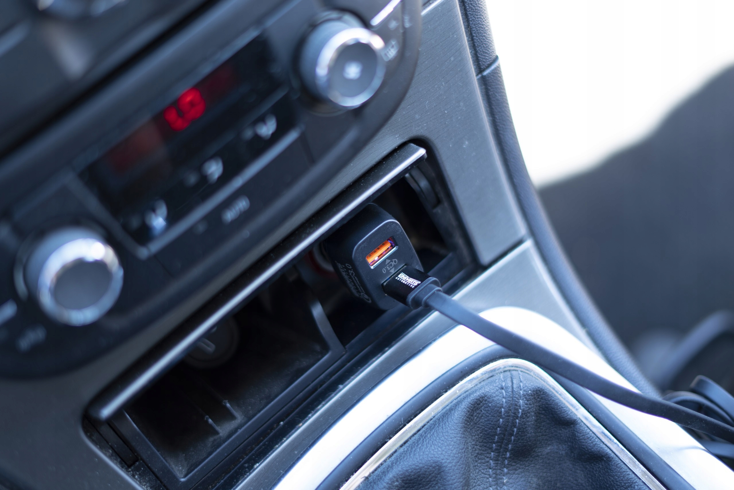 SZYBKA ŁADOWARKA 2x QUICK CHARGE 3.0 Liczba urządzeń ładowanych jednocześnie 2