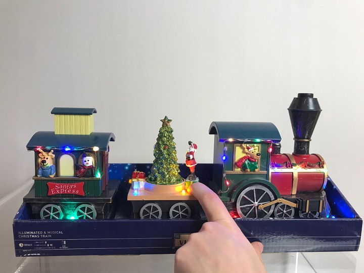 Pociąg z oświetleniem dźwiękiem MV WIOSKA ŚWIĄTECZ Motyw inny