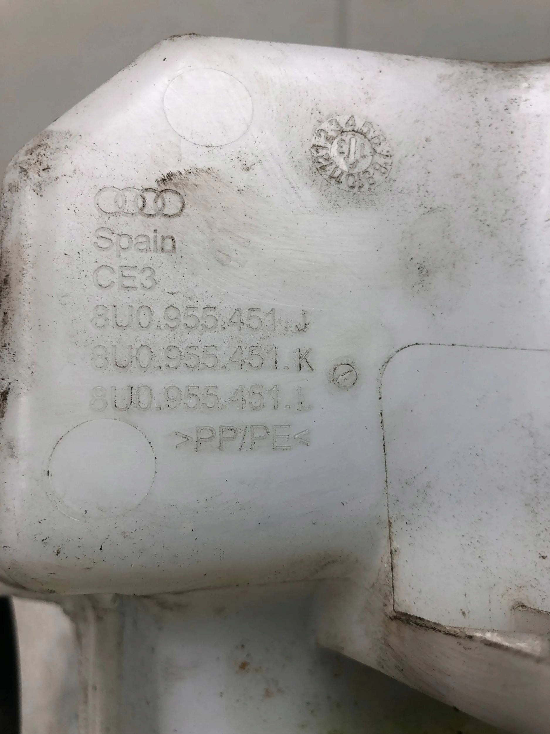 washer fluid tank AUDI Q3 8U 8U0955451L