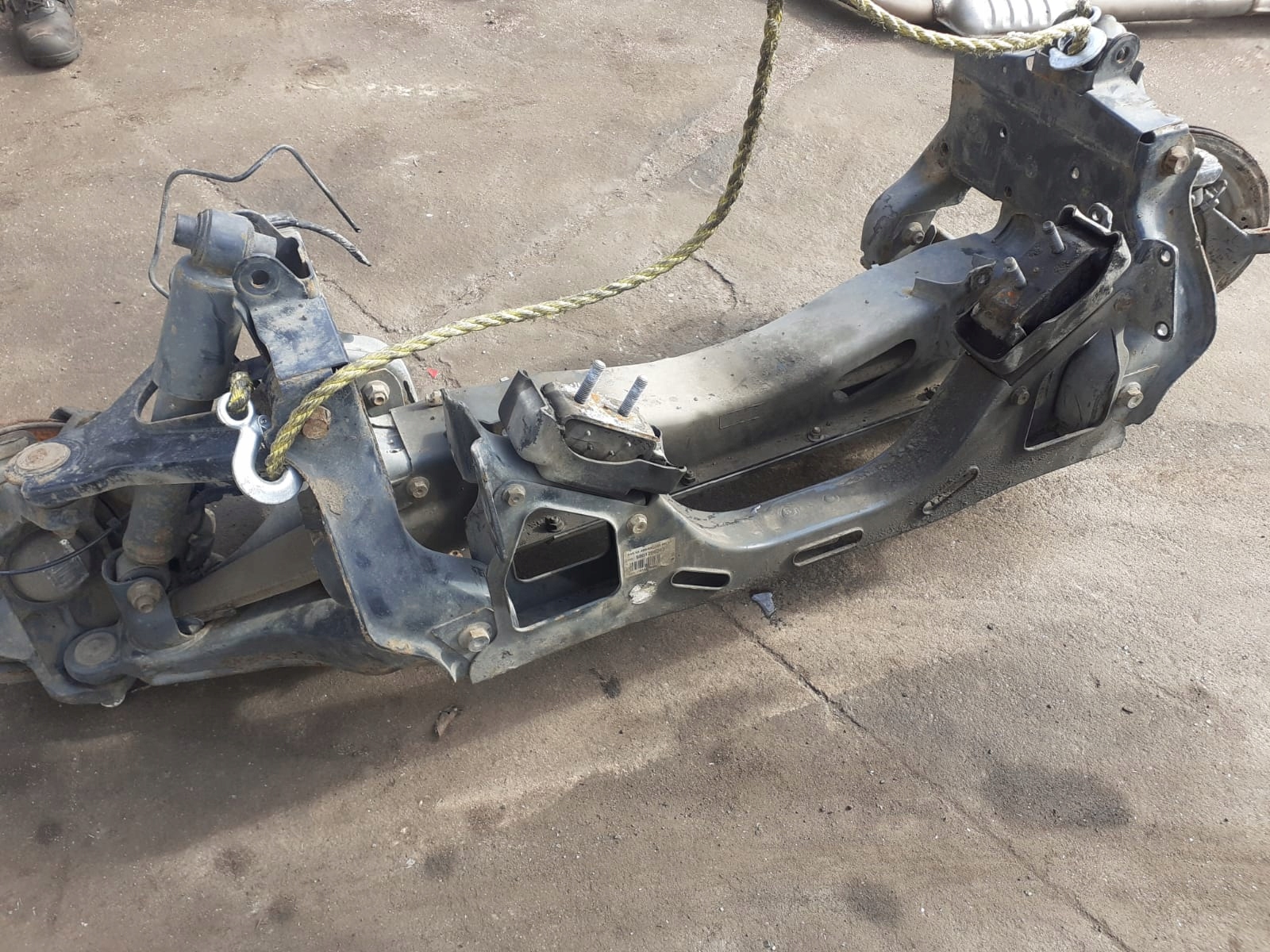 КОЛЫБЕЛЬ САНИ КОЛЯСКА ПЕРЕДНЯЯ IVECO DAILY IV 14-