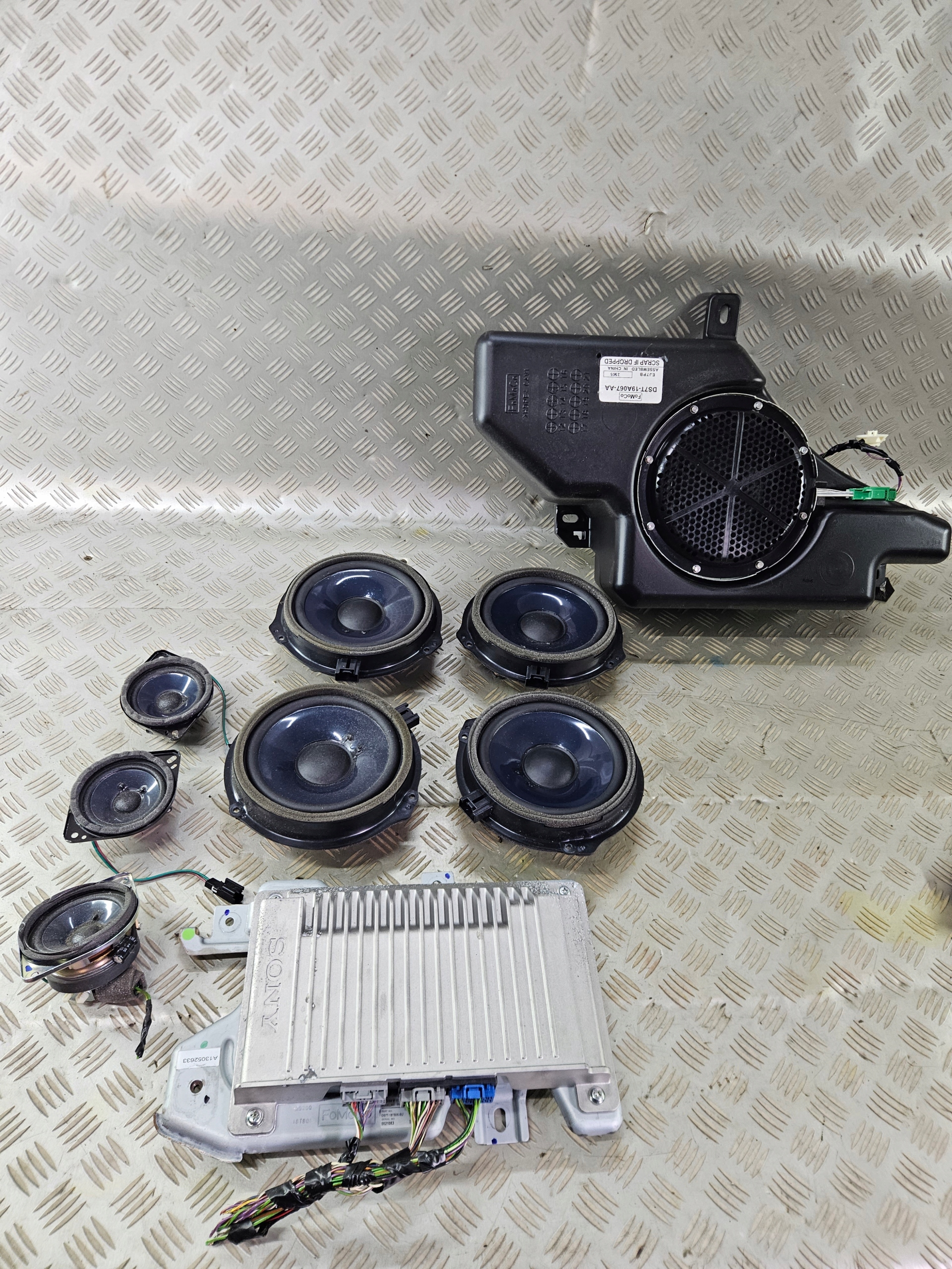 ДИНАМИКИ УСИЛИВАЮТ САБВУФЕР В СБОРЕ SONY FORD MONDEO MK5