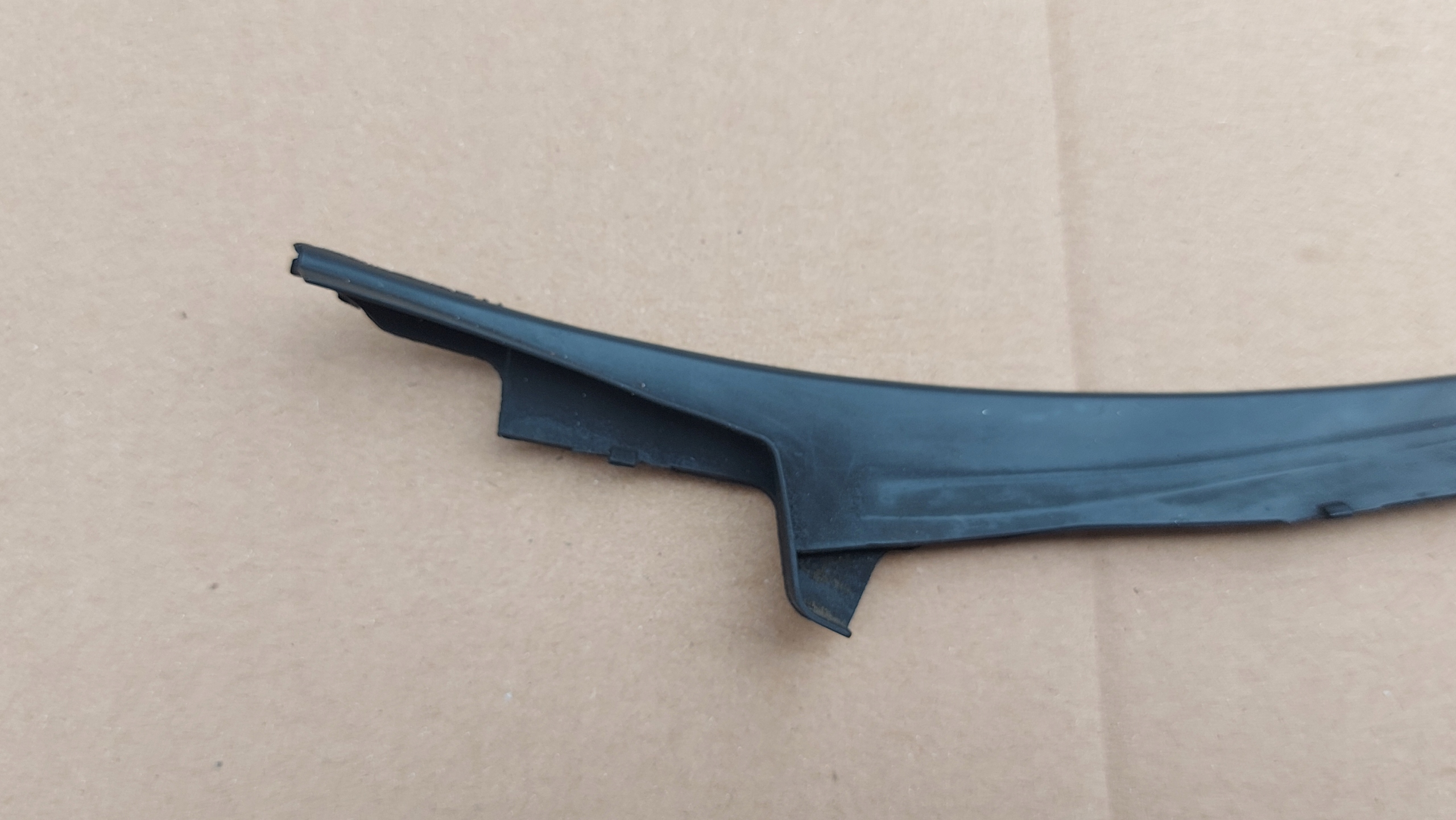spoiler under the window left TOYOTA COROLLA VERSO 04-09