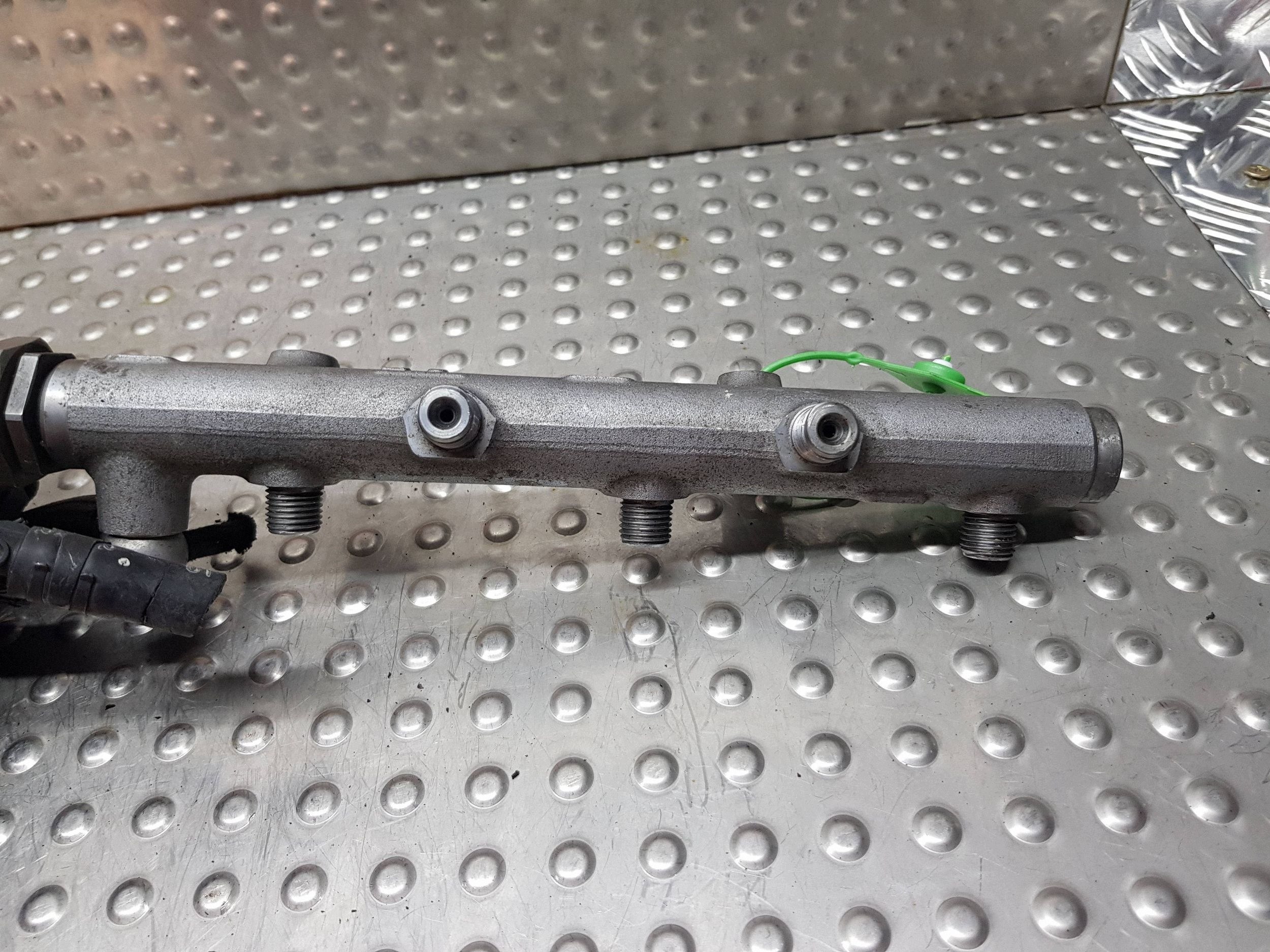 injection ramp right sensor 059130090AH AUDI A4 B8 A5 8T A6 C6 3.0 TDI