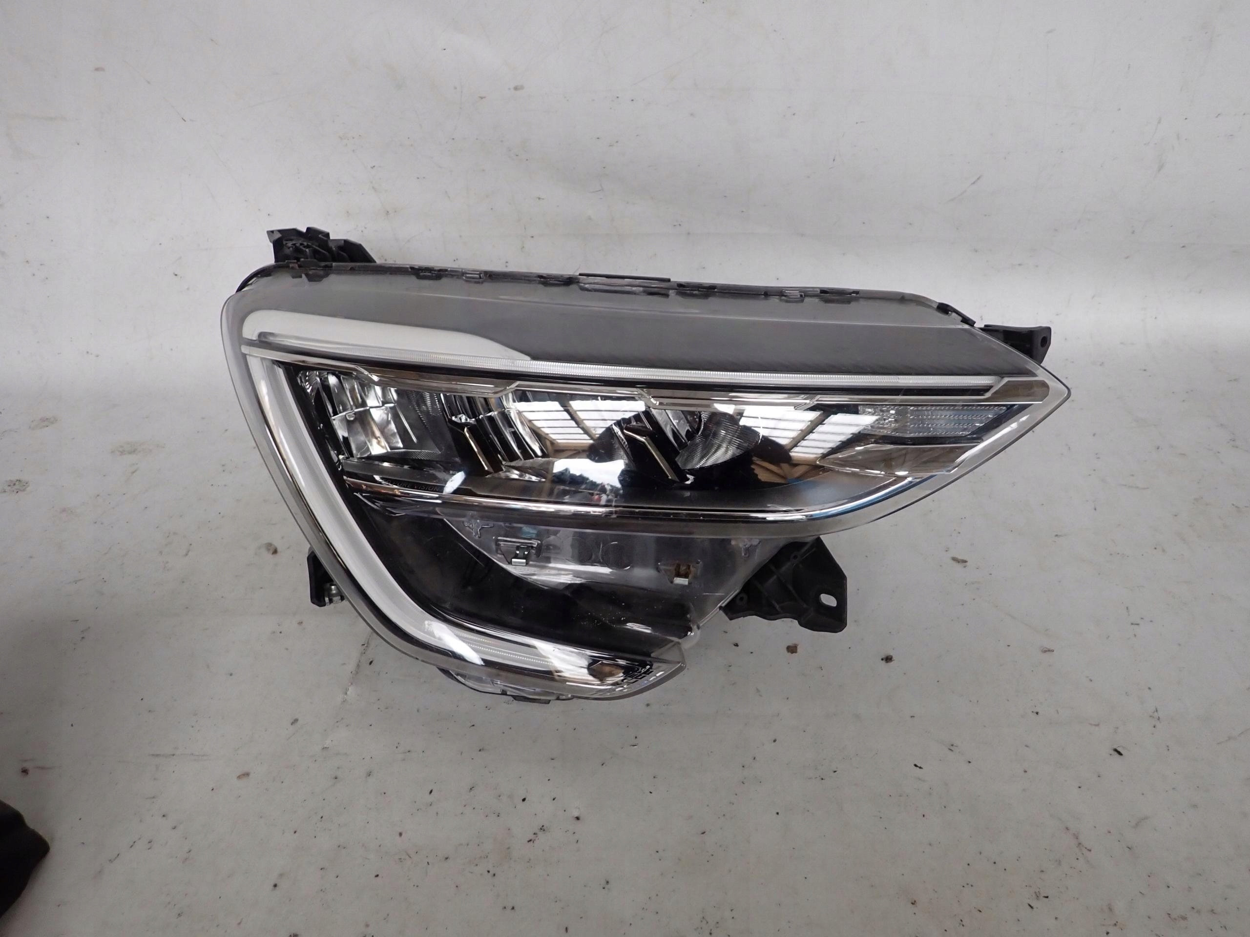 RENAULT ARKANA 20- light right front front FULL LED 260107780R