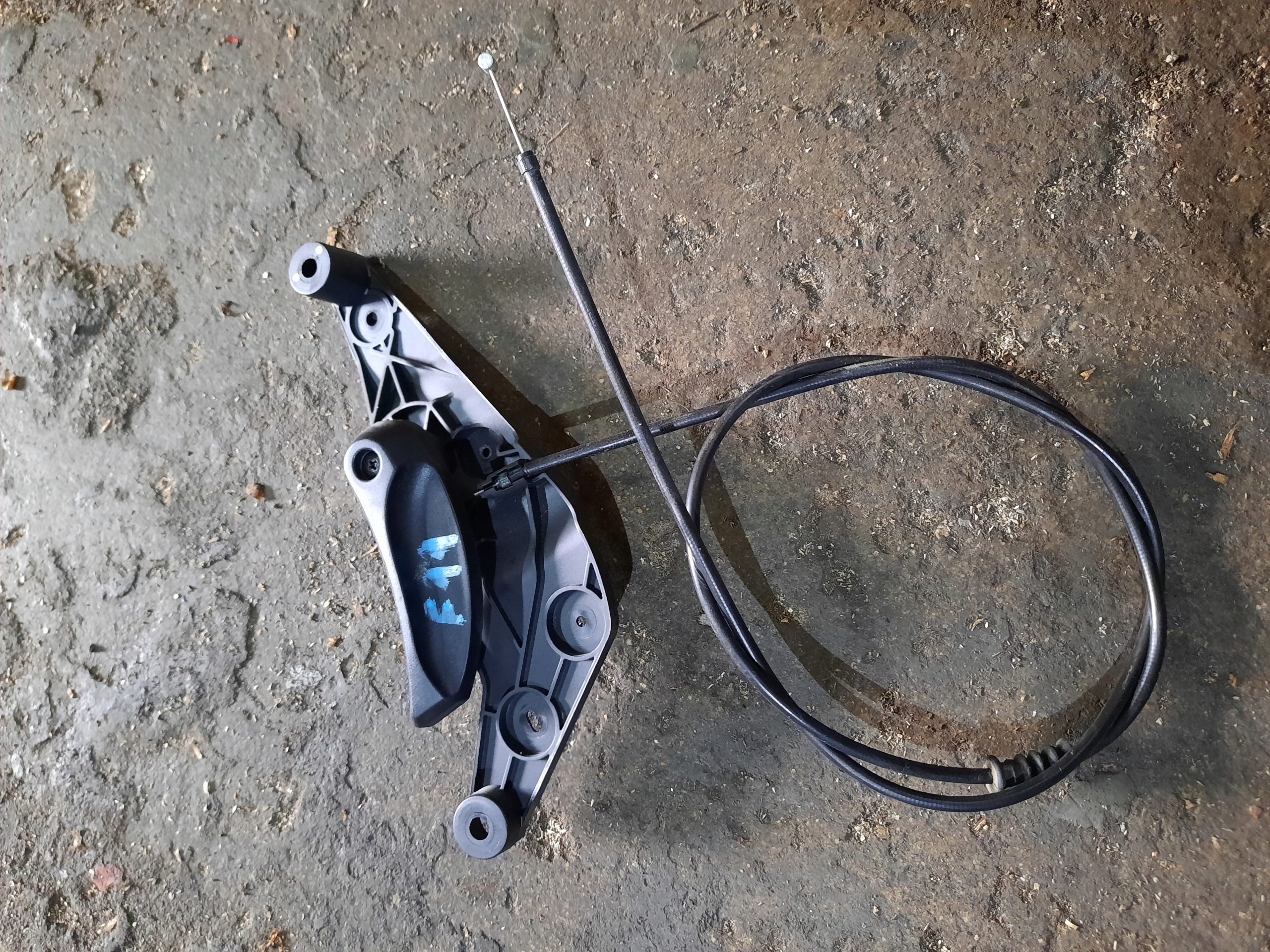 BMW F11 F10 RACZKA LINKA OTWIERANIA MASKI