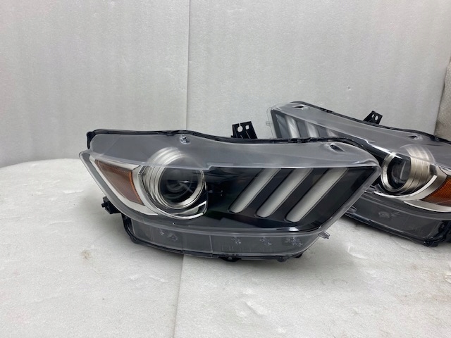 lights Ford Mustang VI Bi Xenon left right Europa
