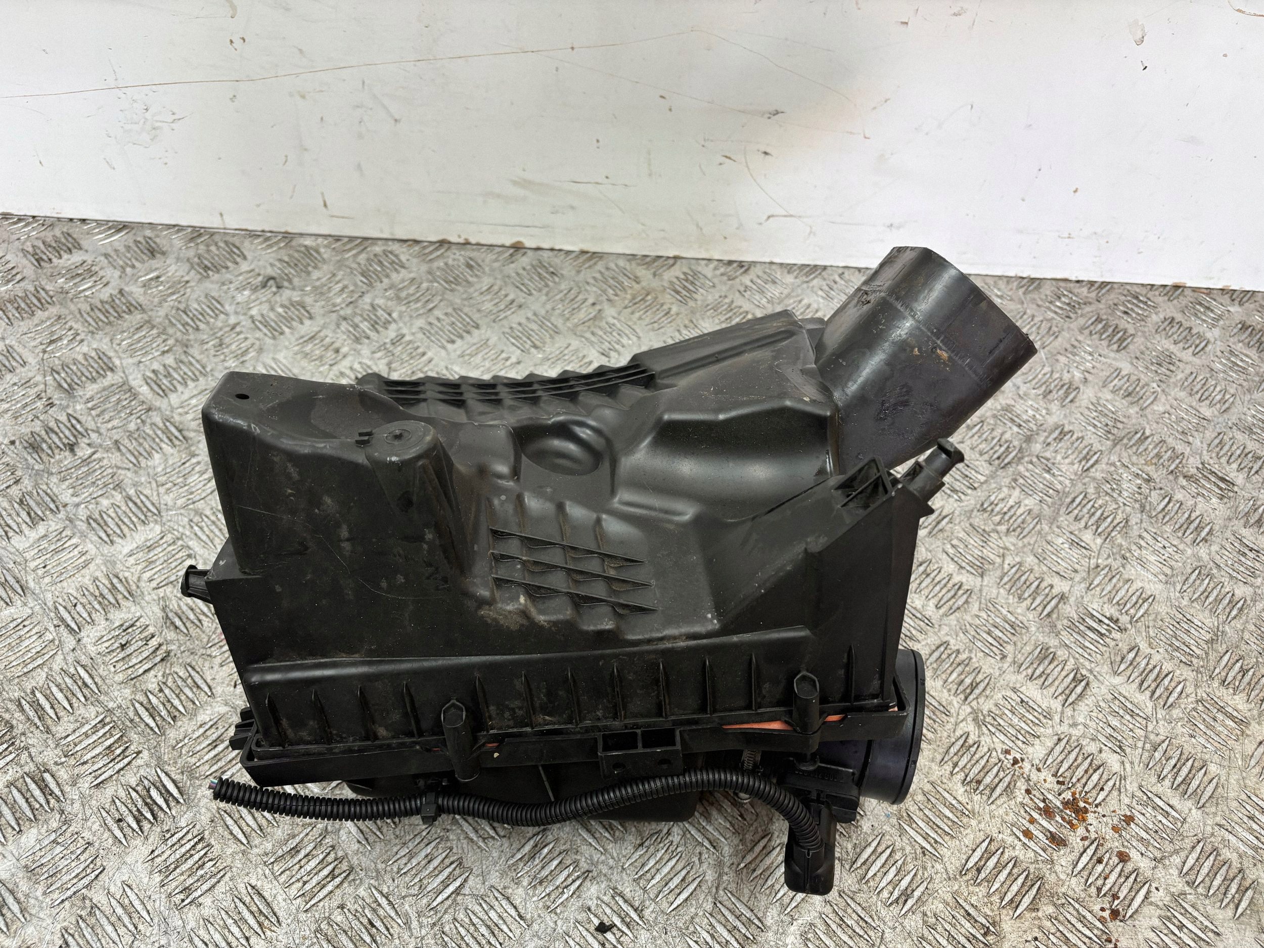 luftfiltergehäuse OPEL INSIGNIA A 2.0 CDTI 55560889