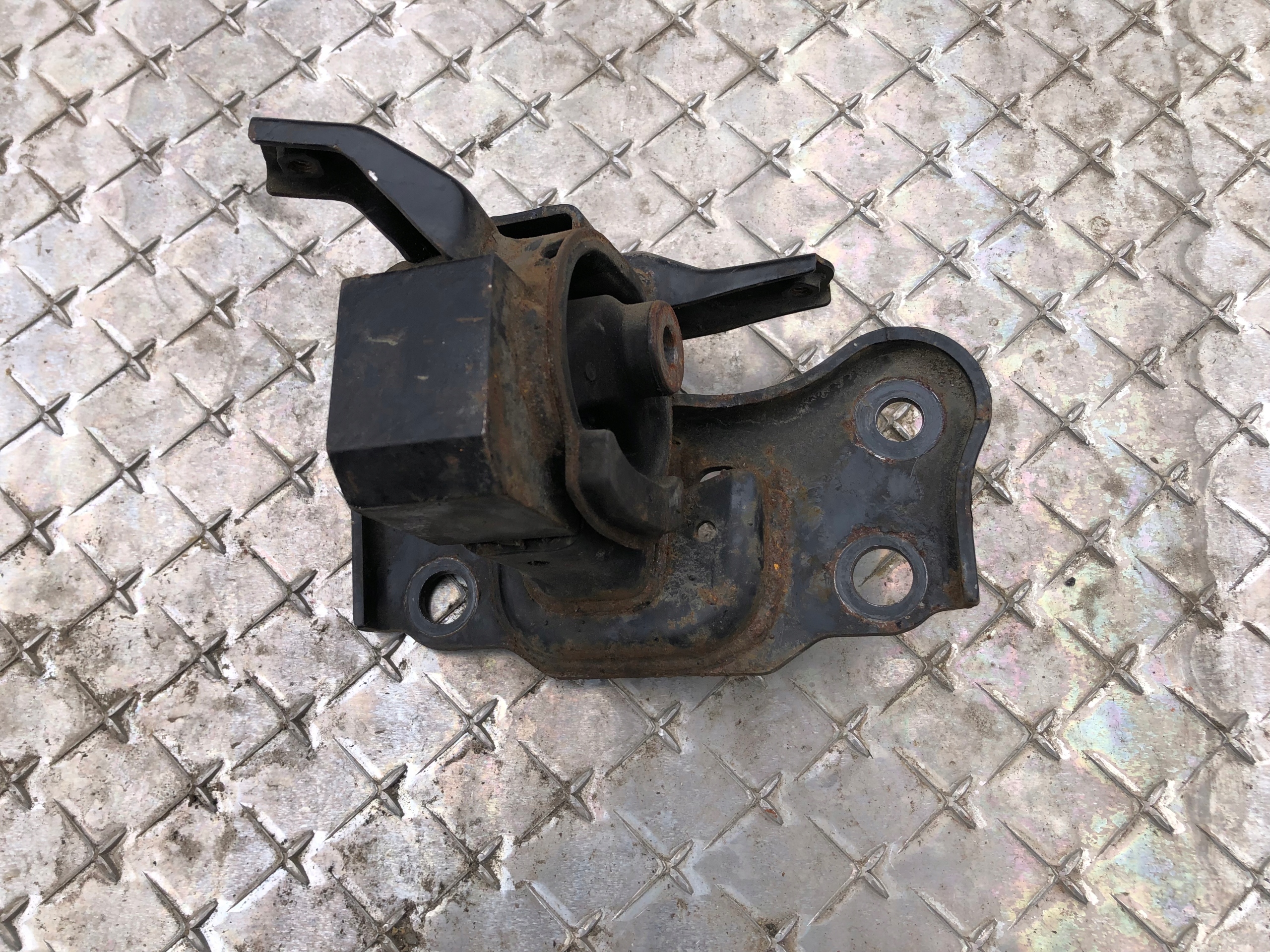 holder engine mount TOYOTA AURIS and LIFT
