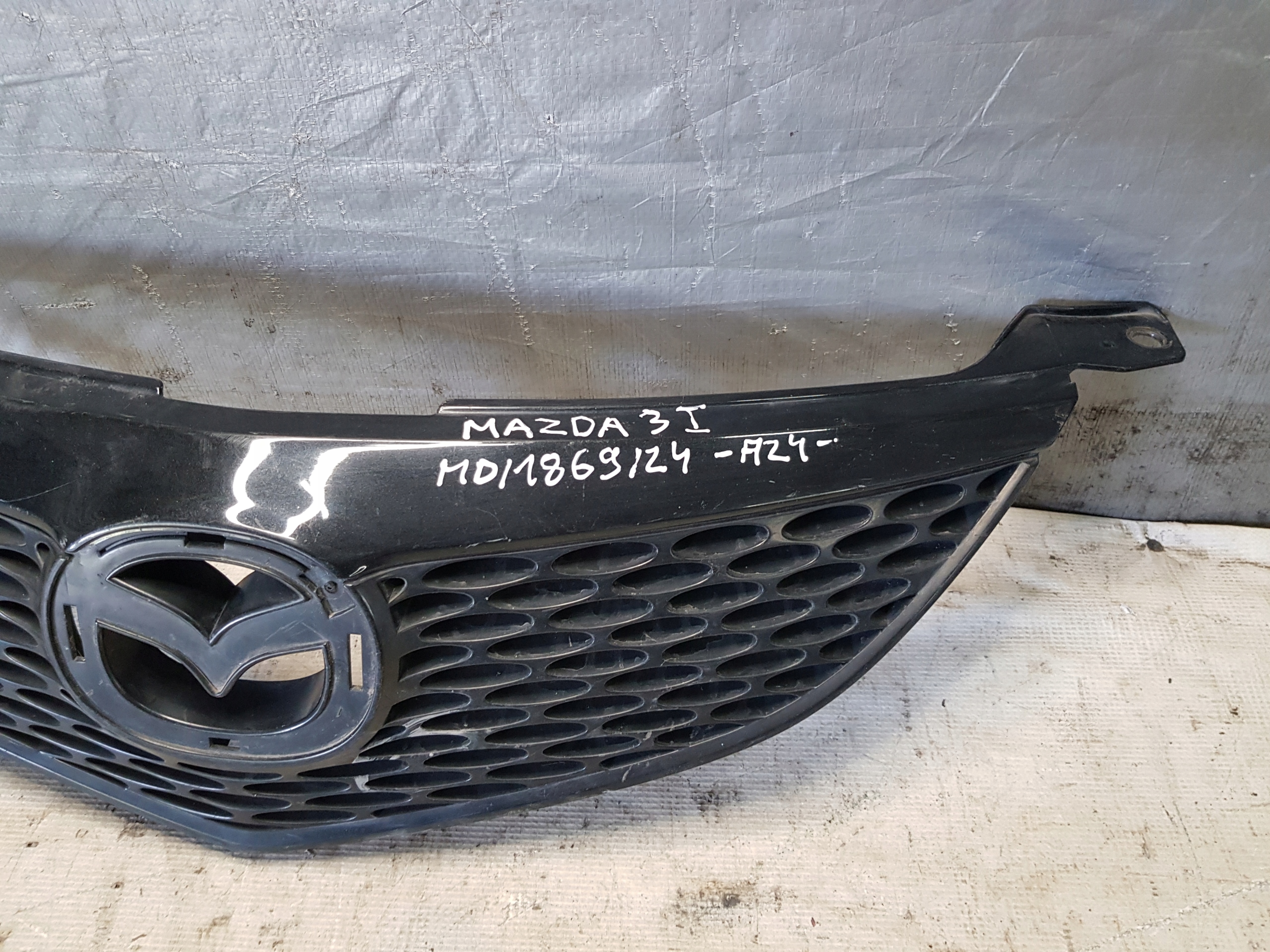 Mazda 3 e OE BN8V50711 GRIGLIA