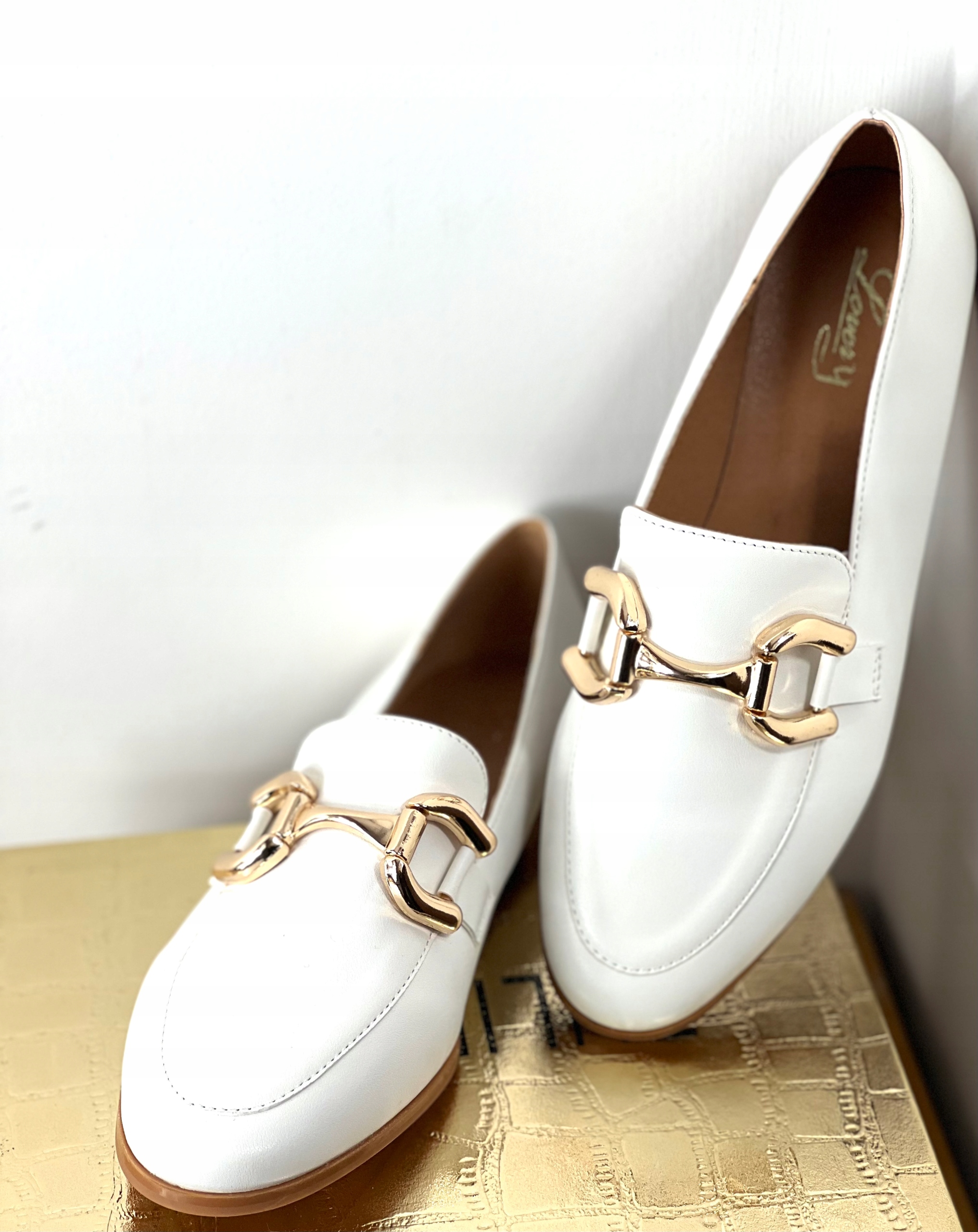 

Białe mokasyny damskie łańcuch półbuty r.38