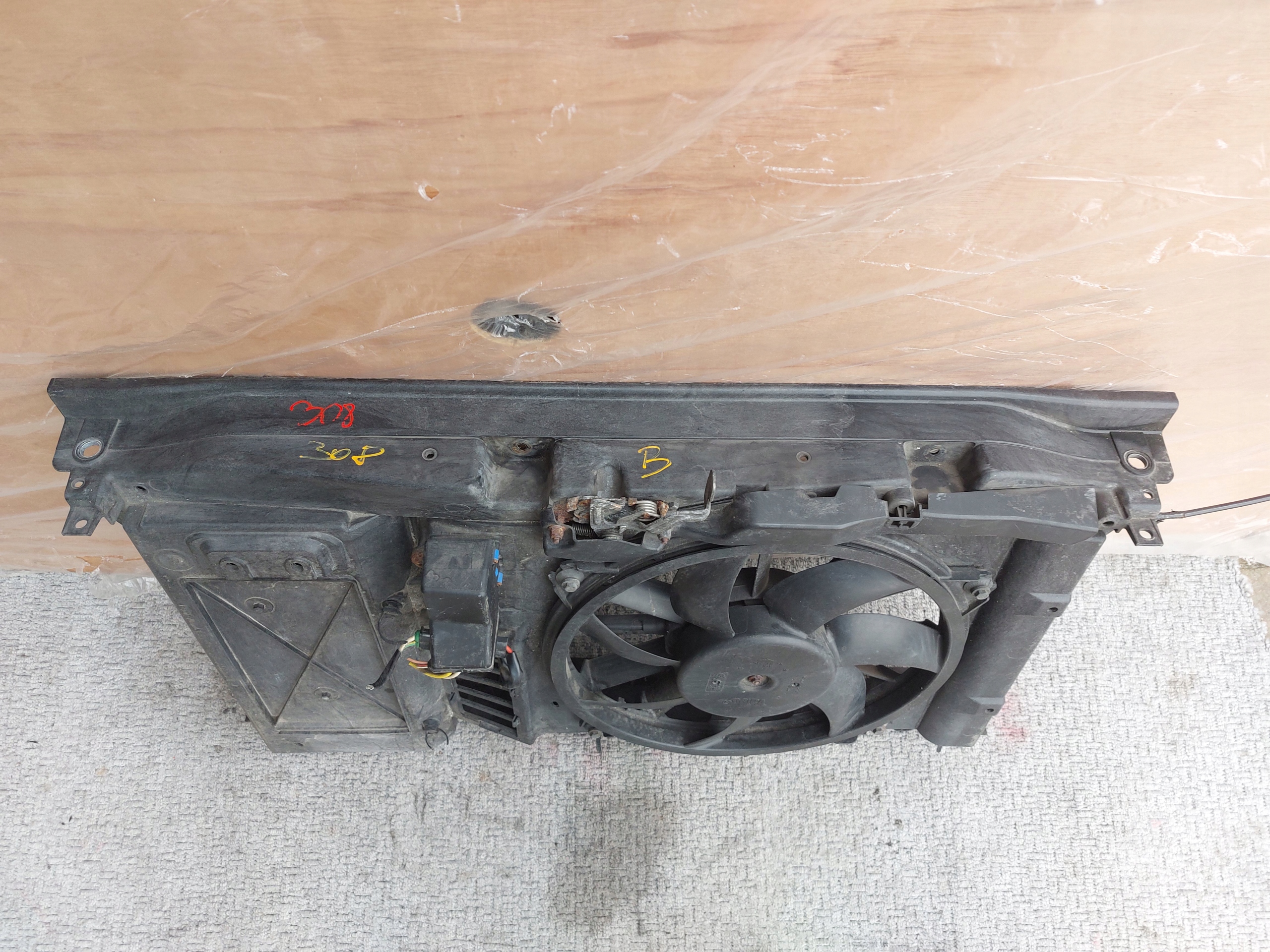 support panel for radiators fan PEUGEOT 308 and T7 9680590180