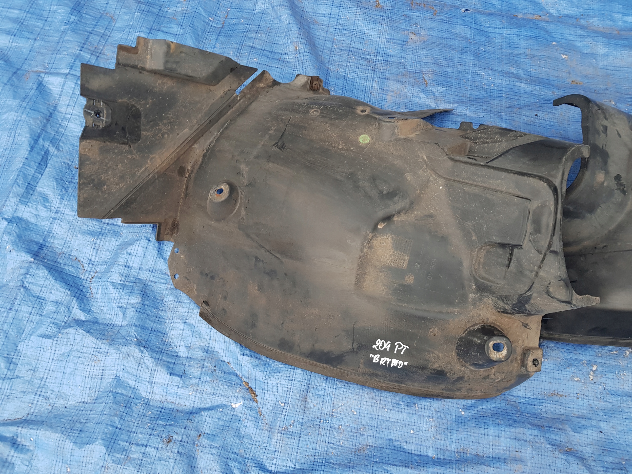 complete mudguard right front MERCEDES W204 2046984030 2046984430