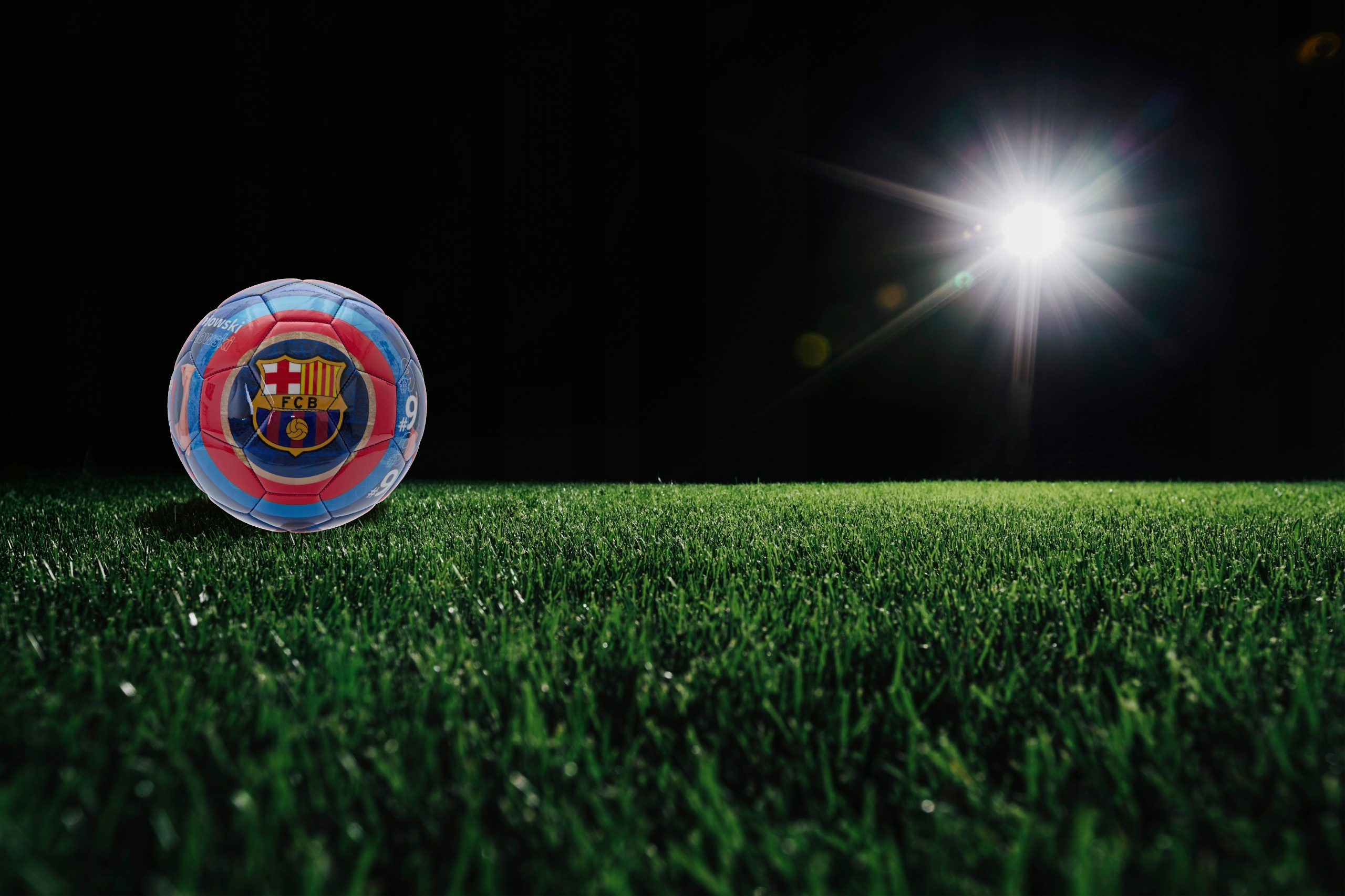 PIŁKA NOŻNA FC BARCELONA LEWANDOWSKI Z PODPISEM Model Robert Lewandowski