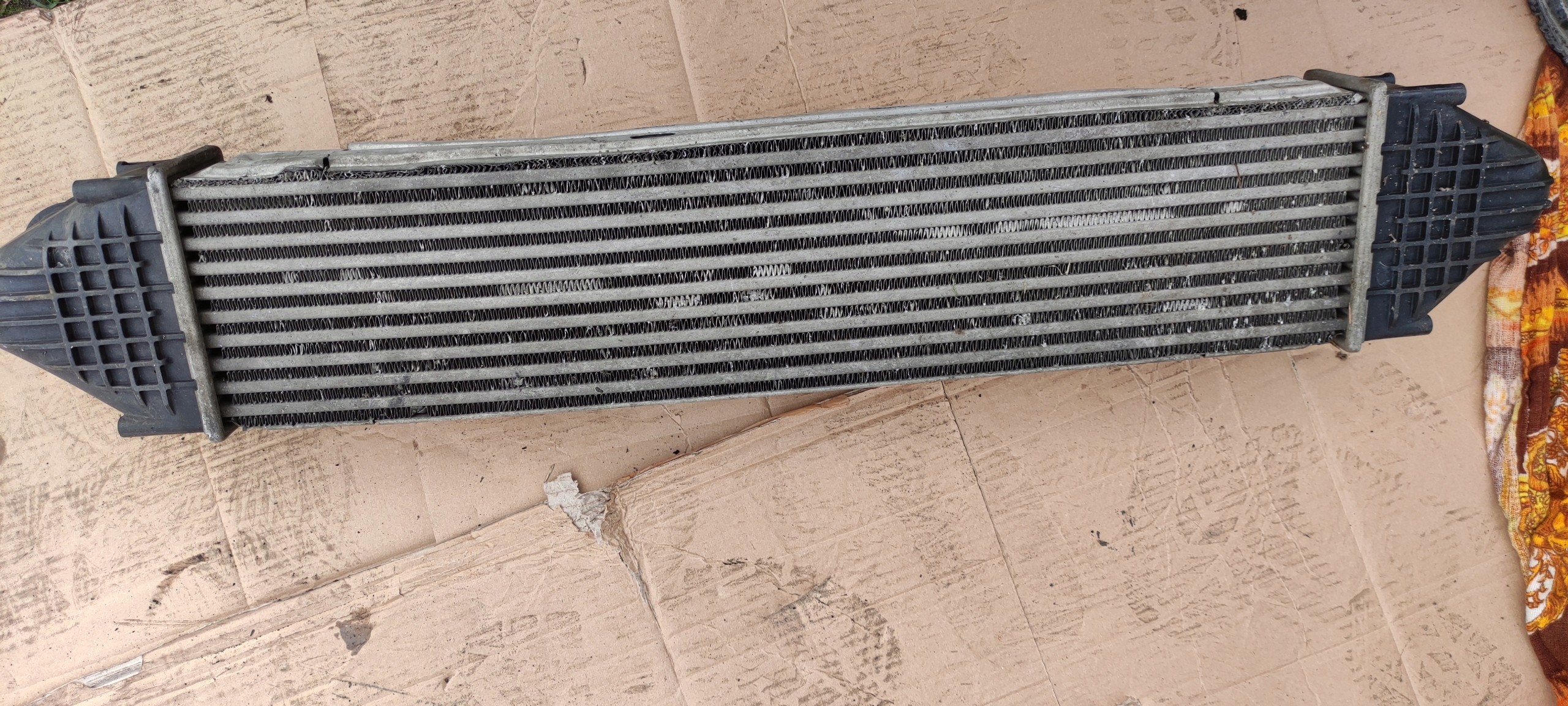 Range Rover Evoque 2.2 diesel chlodnica intercooler 6G91-9L440-CD Producent części Land Rover OE