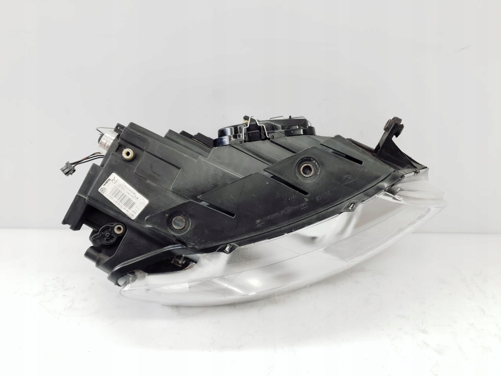 VW PASSAT B6 3C0 05-08r PRAWA LAMPA PRZÓD XENON EU Typ samochodu Samochody osobowe