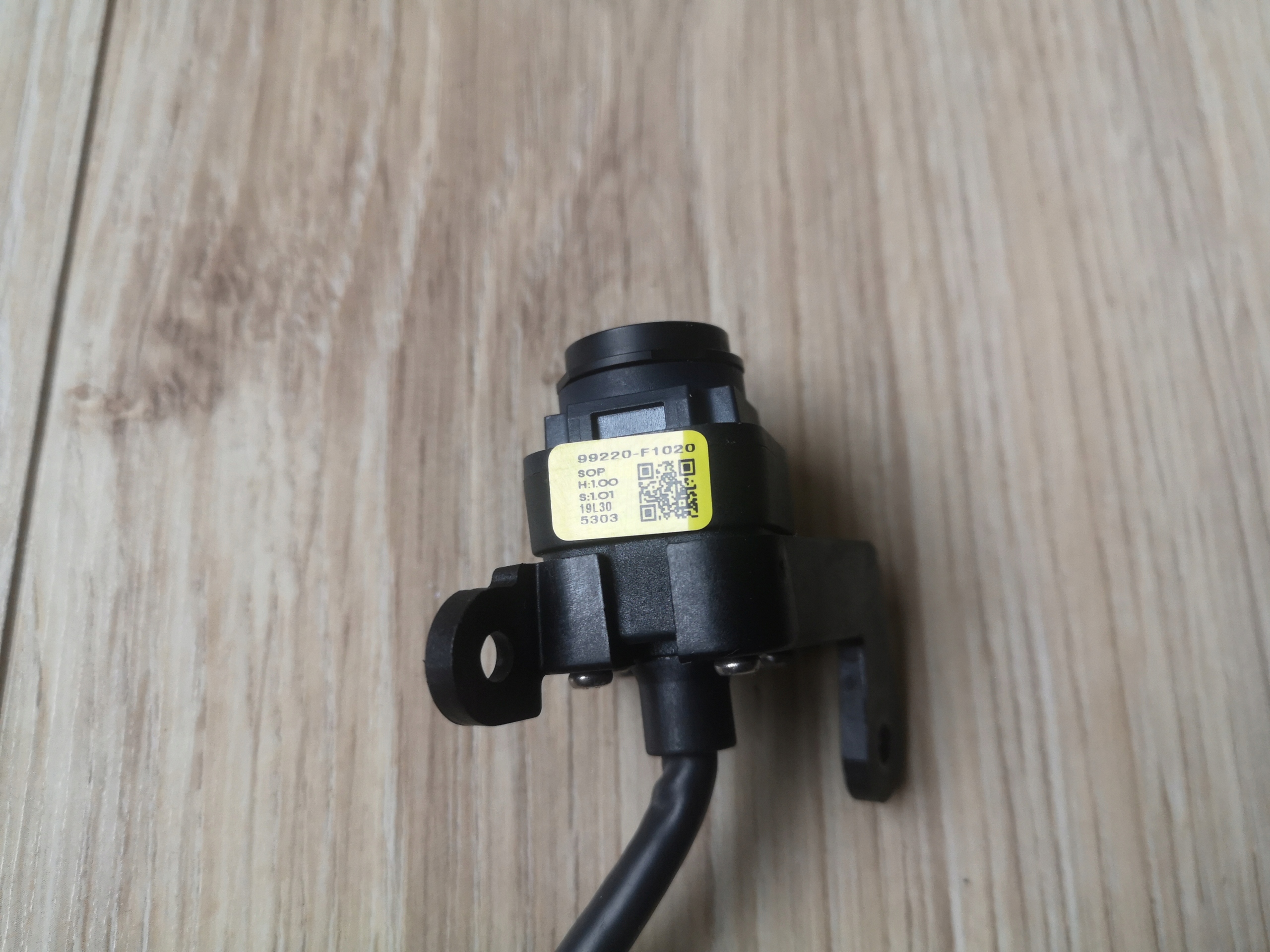 KAMERA TOP VIEW SIDE KIA 99220-F1020 OE Jakość części (zgodnie z GVO) O - oryginał z logo producenta pojazdu (OE)