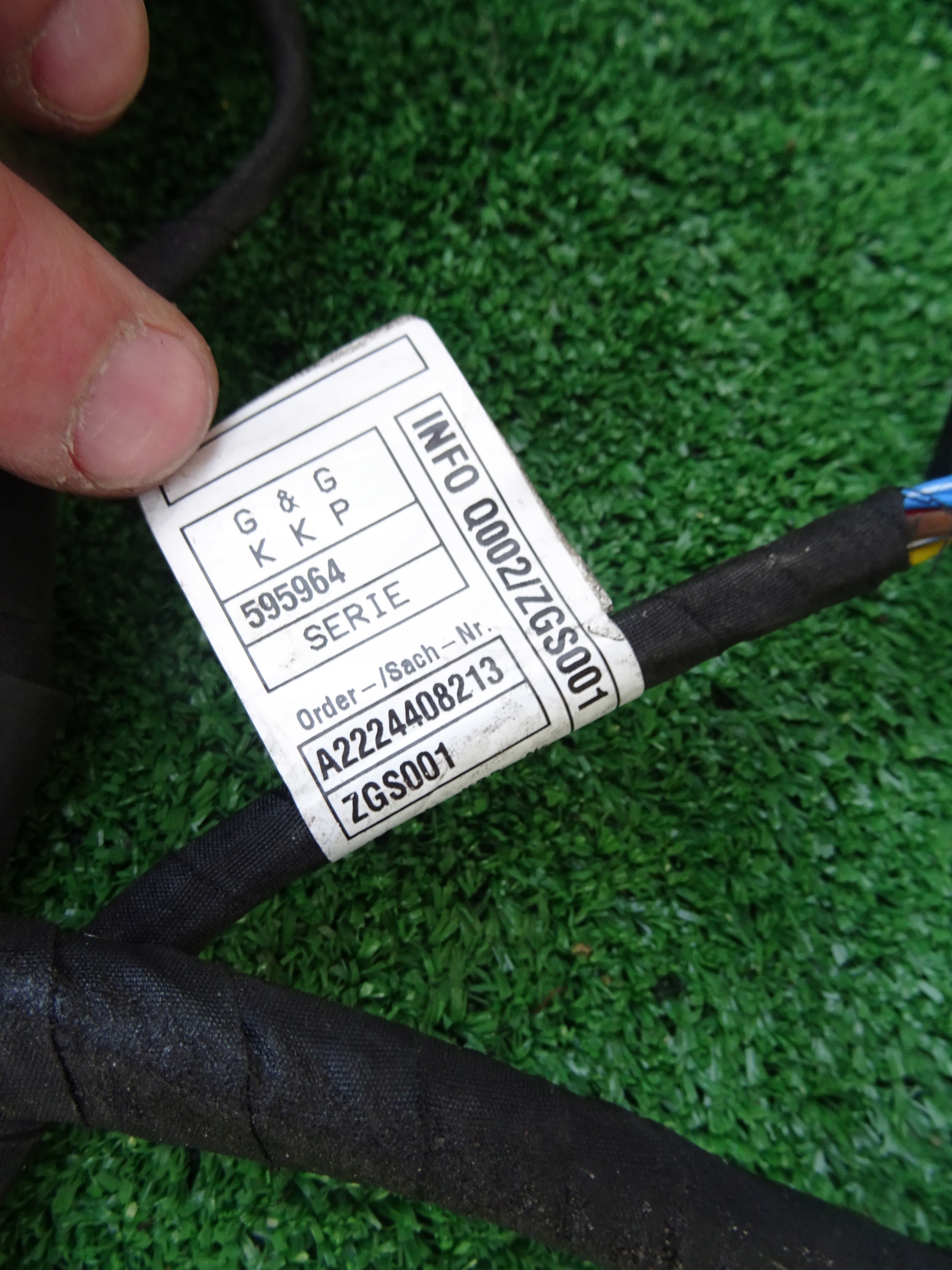 INSTALACJA WIĄZKA MERCEDES W222 A2224408213 Typ samochodu Samochody osobowe