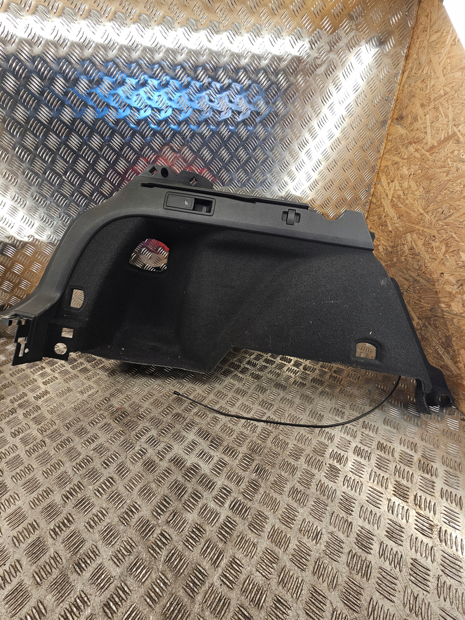 Volkswagen PASSAT B8 2020 left side side / upholstery / boot