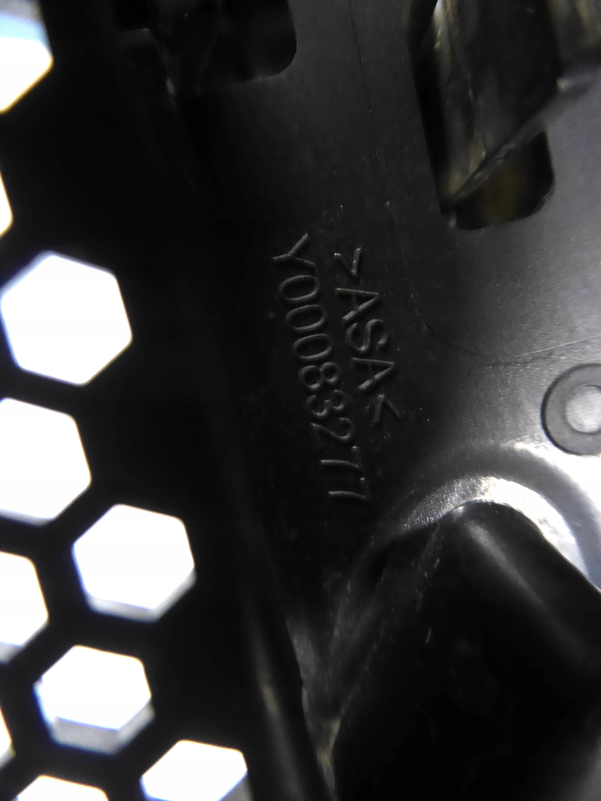 EMBLEMAT ZNACZEK GRILLA ATRAPY EUROPA OPEL GRANDLAND X Marka Opel