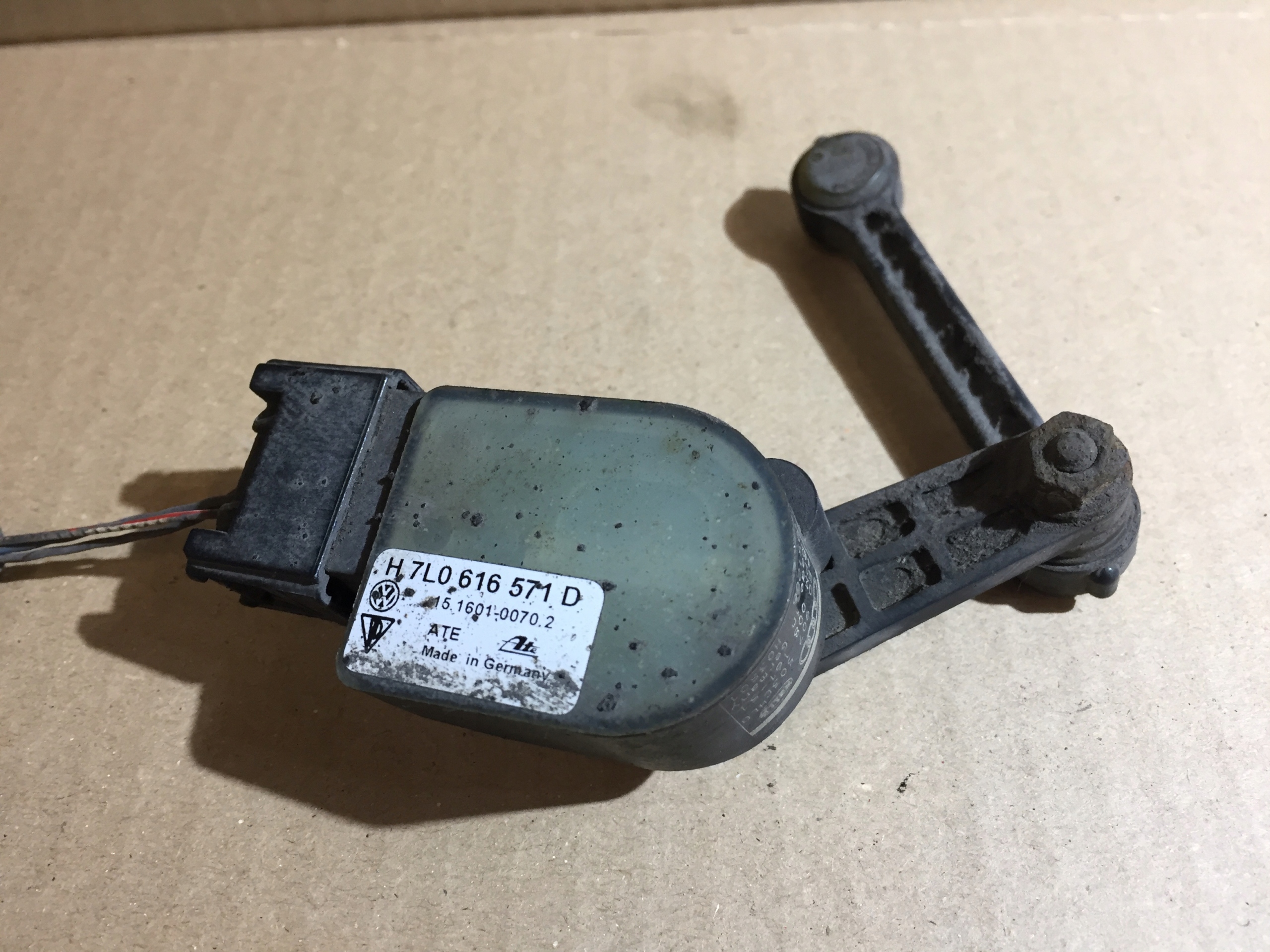 AUDI Q7 4L Sensor POZIOMOWANIA Leuchten 7L0616571D