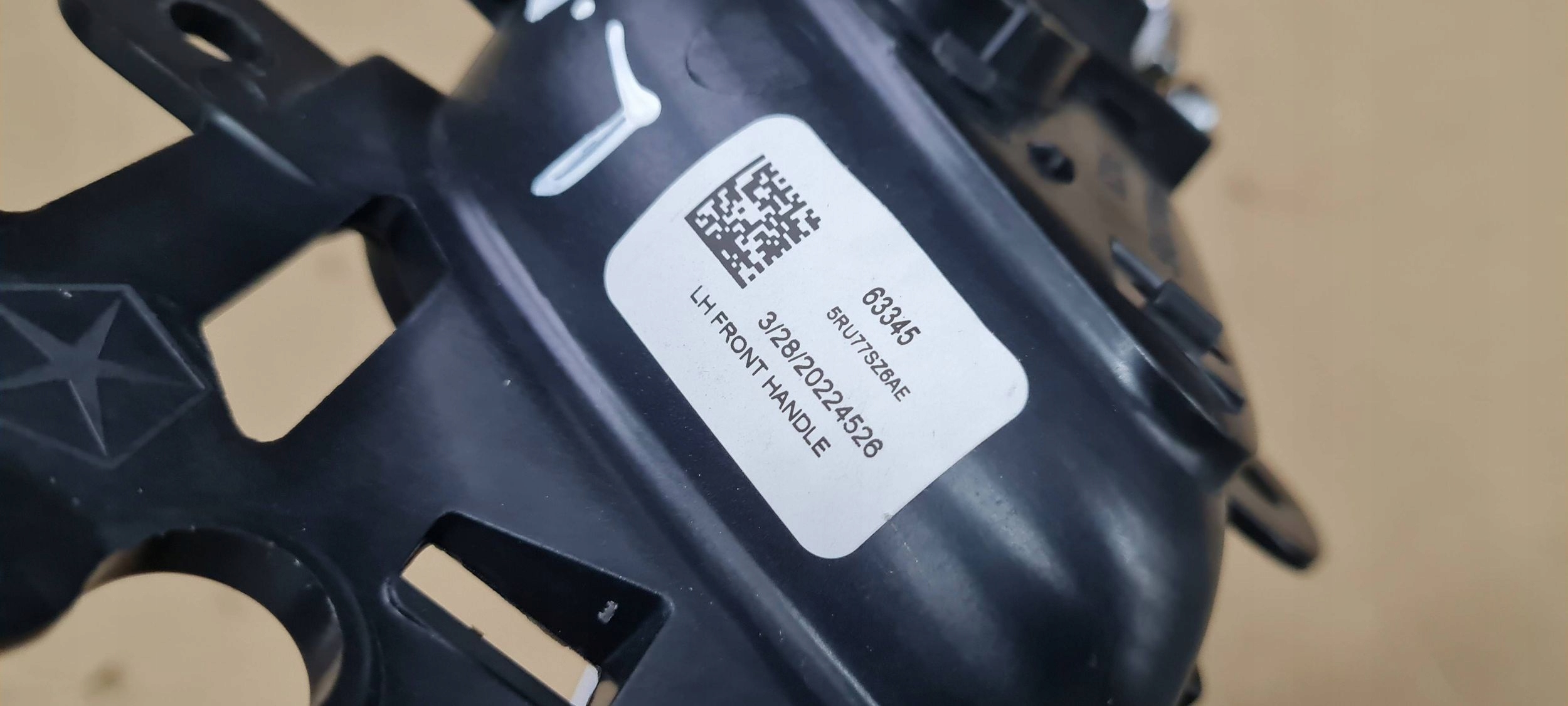 Chrysler Pacifica 2022 handle inner door left left front 5RU77SZ6AE